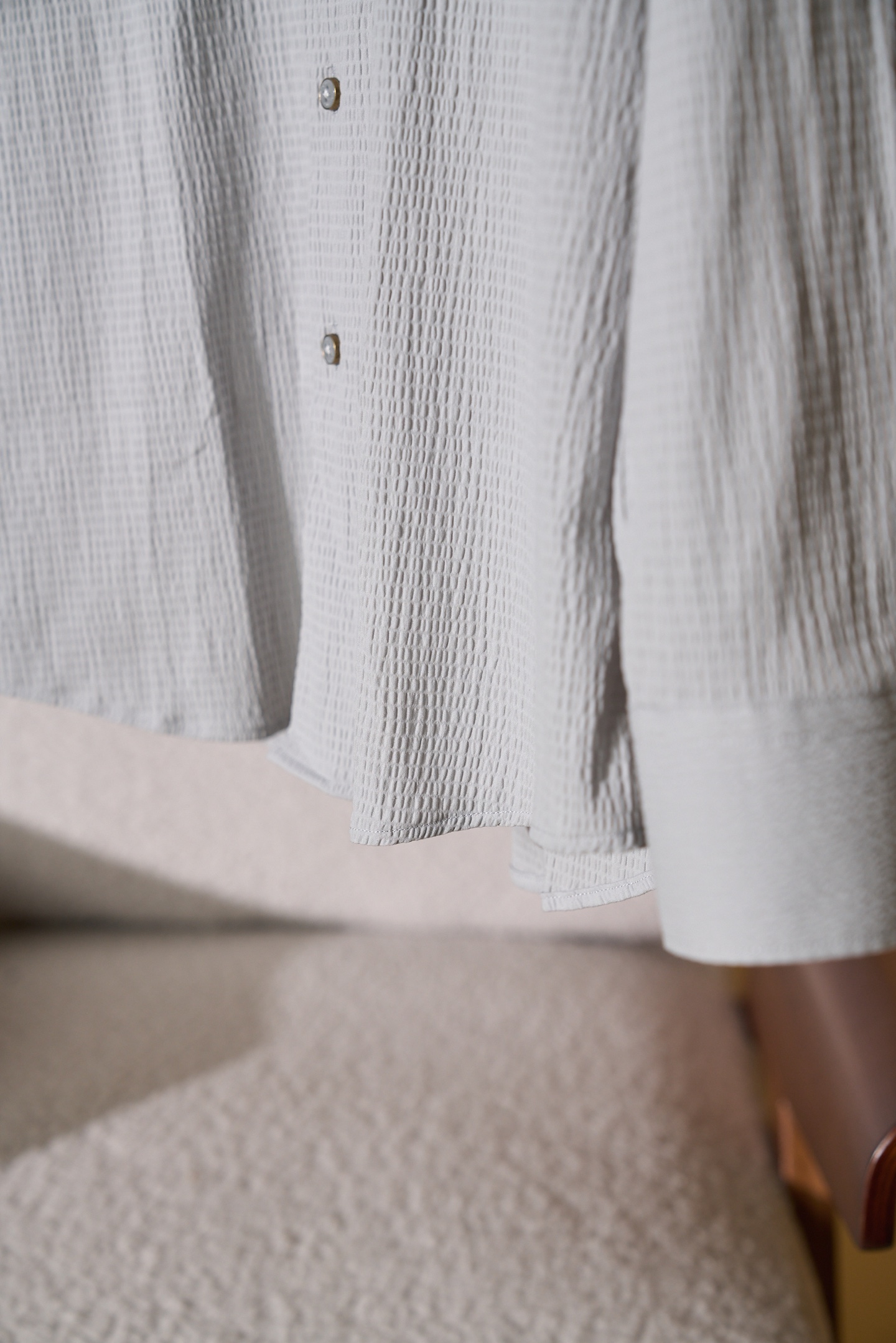 New#🟥「把雾灰色穿在身上，LV独有的松弛高级感🍃」低饱和雾灰色泡泡纱肌理自带空气感，自带凉感透气不闷