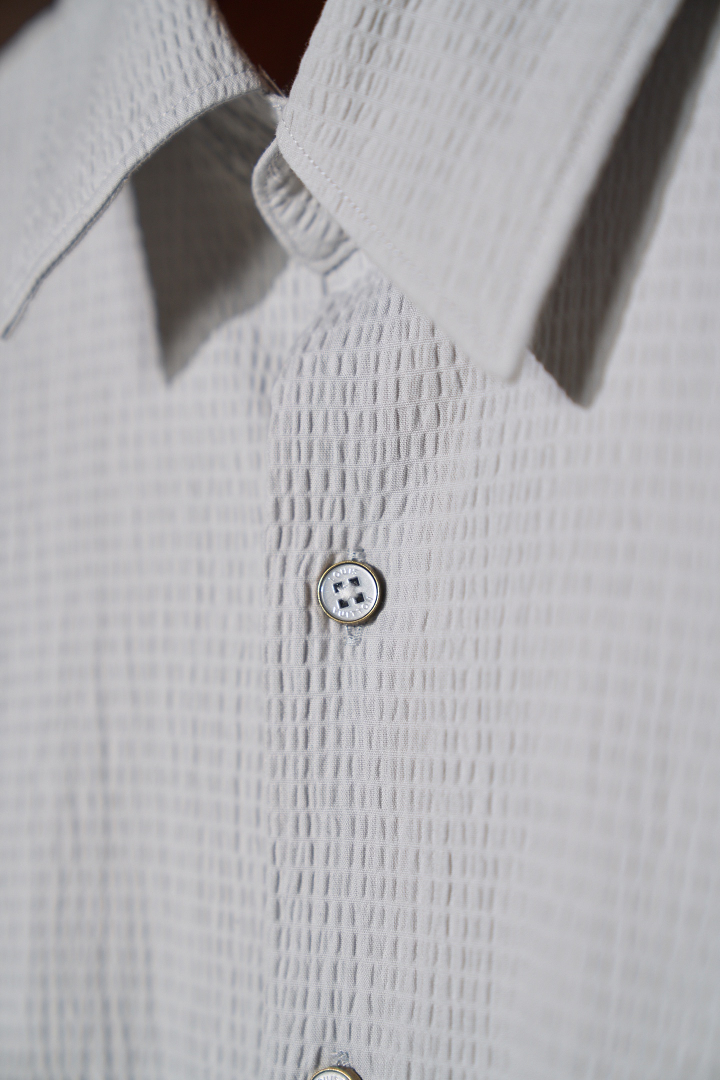 New#🟥「把雾灰色穿在身上，LV独有的松弛高级感🍃」低饱和雾灰色泡泡纱肌理自带空气感，自带凉感透气不闷