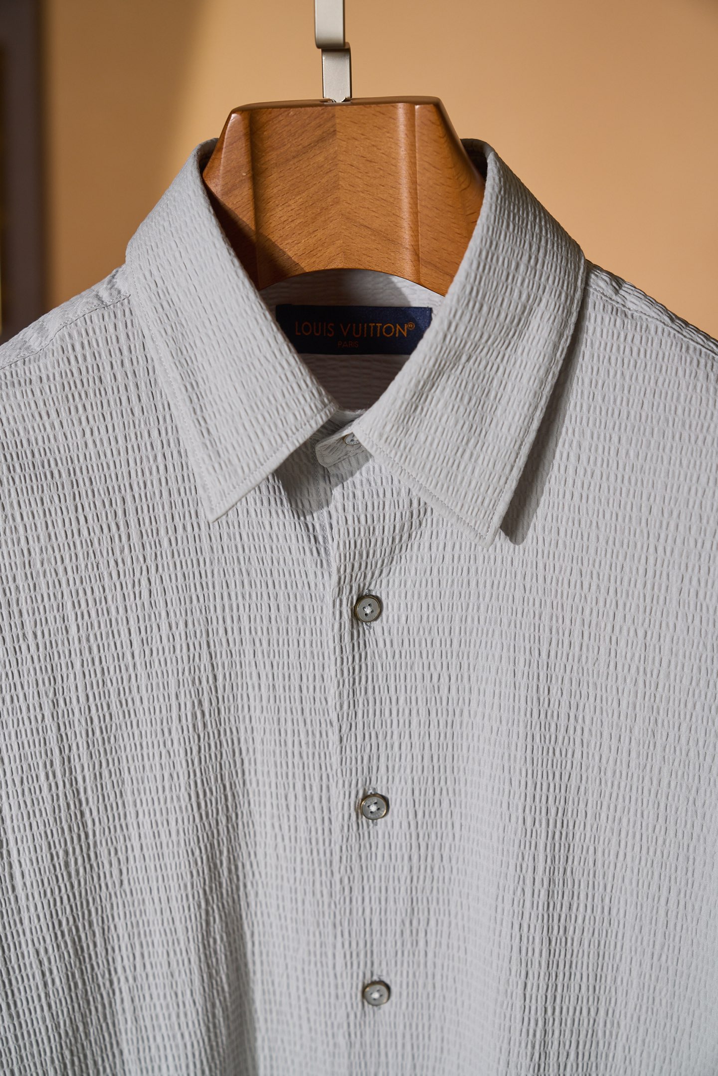 New#🟥「把雾灰色穿在身上，LV独有的松弛高级感🍃」低饱和雾灰色泡泡纱肌理自带空气感，自带凉感透气不闷