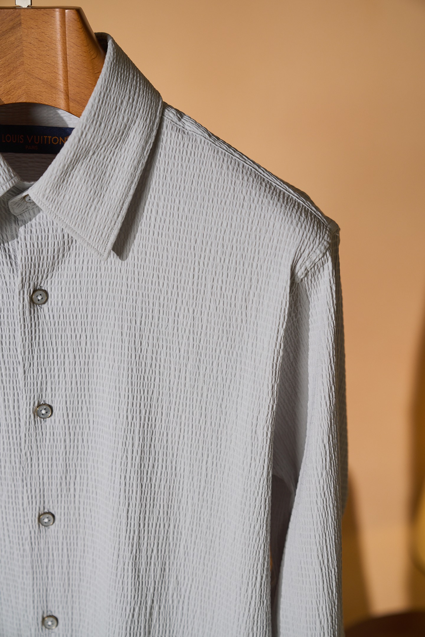 New#🟥「把雾灰色穿在身上，LV独有的松弛高级感🍃」低饱和雾灰色泡泡纱肌理自带空气感，自带凉感透气不闷