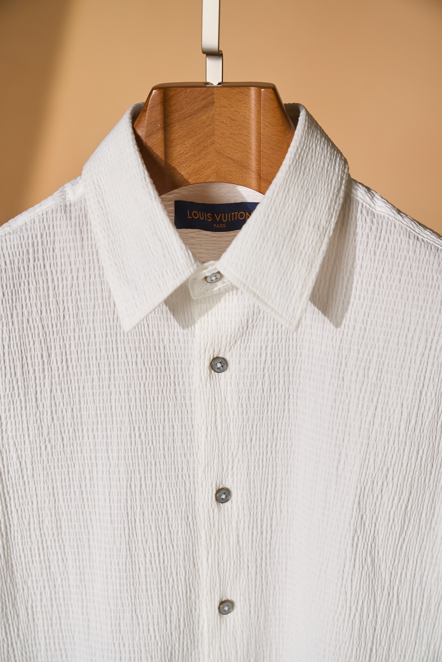 New#🟥「把月光白穿在身上，LV独有的松弛高级感🤍」纯净米白泡泡纱肌理自带空气感，自带凉感透气不闷汗，