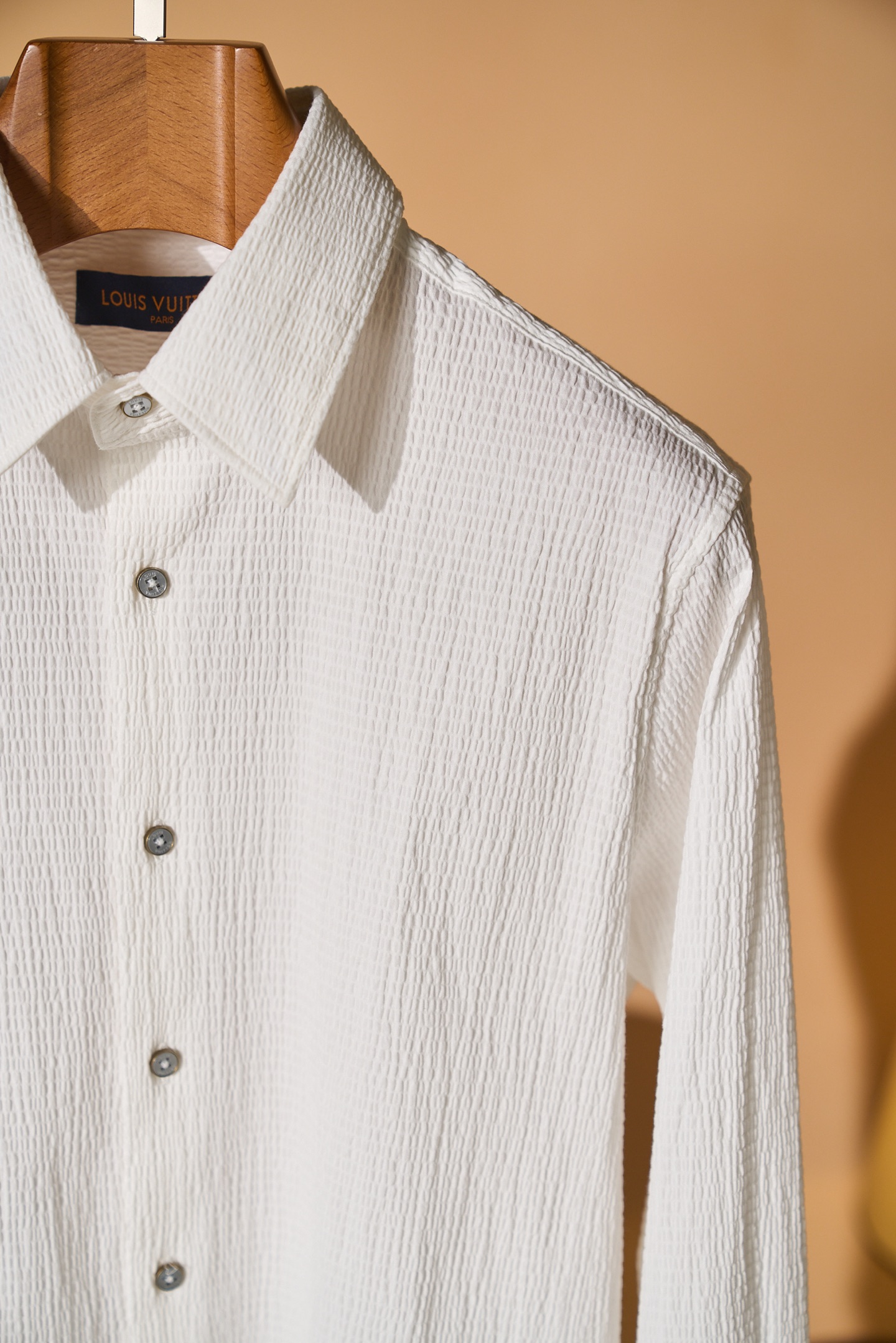 New#🟥「把月光白穿在身上，LV独有的松弛高级感🤍」纯净米白泡泡纱肌理自带空气感，自带凉感透气不闷汗，