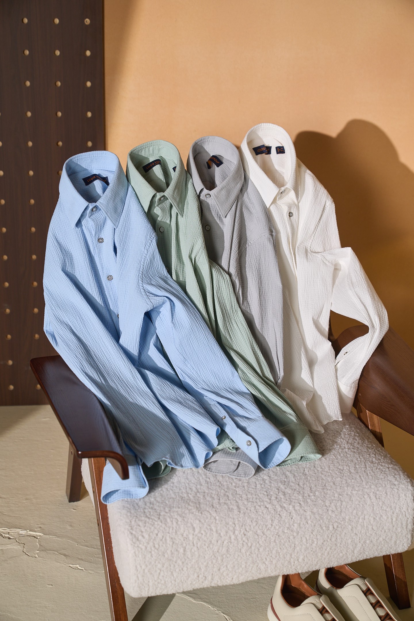 驴牌泡泡棉男士衬衫平铺测量1-3CM误差38码:肩宽44.5胸围102衣长75.5袖子6139码:肩宽4