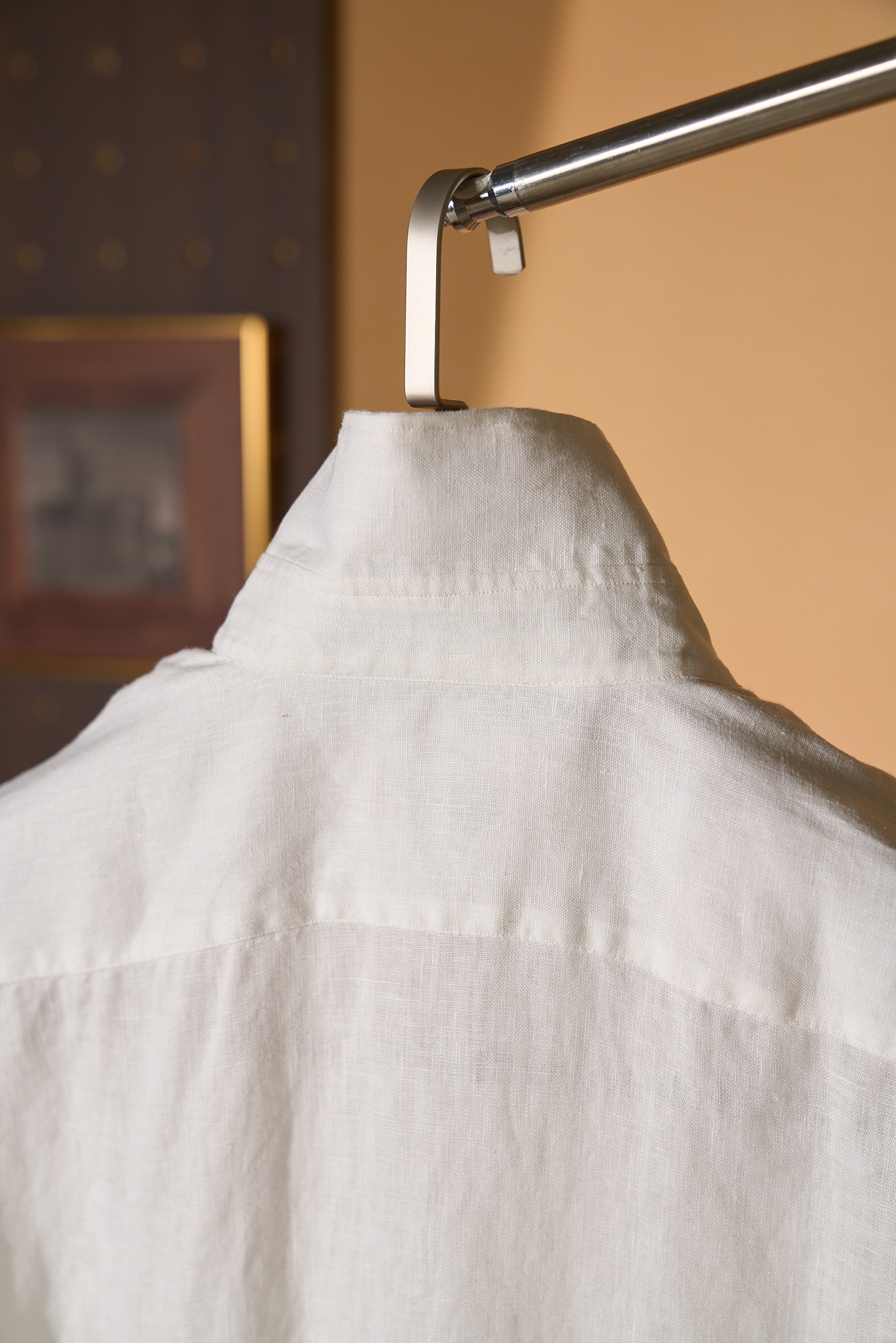 New#🟥ISAIA这件白色亚麻衬衫，直接把“干净又高级”焊在了身上。自带柔光滤镜的纯白色，清爽又治愈，