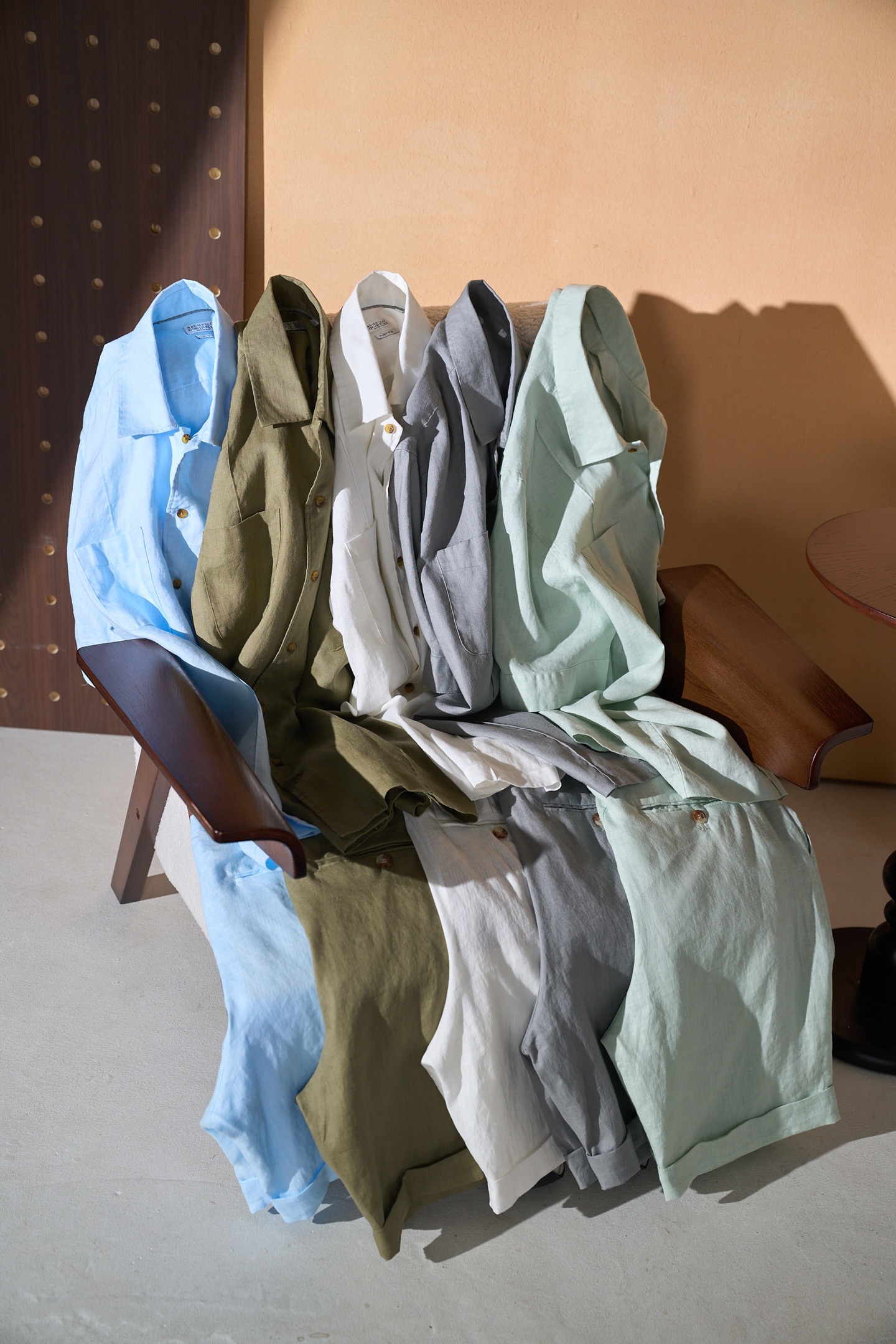 NO:935642,Tops and pants [A must-have linen suit for early summer | Refreshing and not sweaty. Natural linen fabric, with built-in cooling buff. The combination of short-sleeved shirt + wide-leg shorts, suitable for work/vacation. 5 colors available, keeping you relaxed all summer],,shorts,shirts,T-shirt,19860909上衣 裤子【早夏刚需亚麻套装｜清爽不闷汗 天然亚麻面料,自带降温buff 短袖衬衫+阔腿短裤的组合,上班/度假都适配 5色可选,承包你整个夏天的松弛感】,,shorts,shirts,T-shirt,,Men's clothing