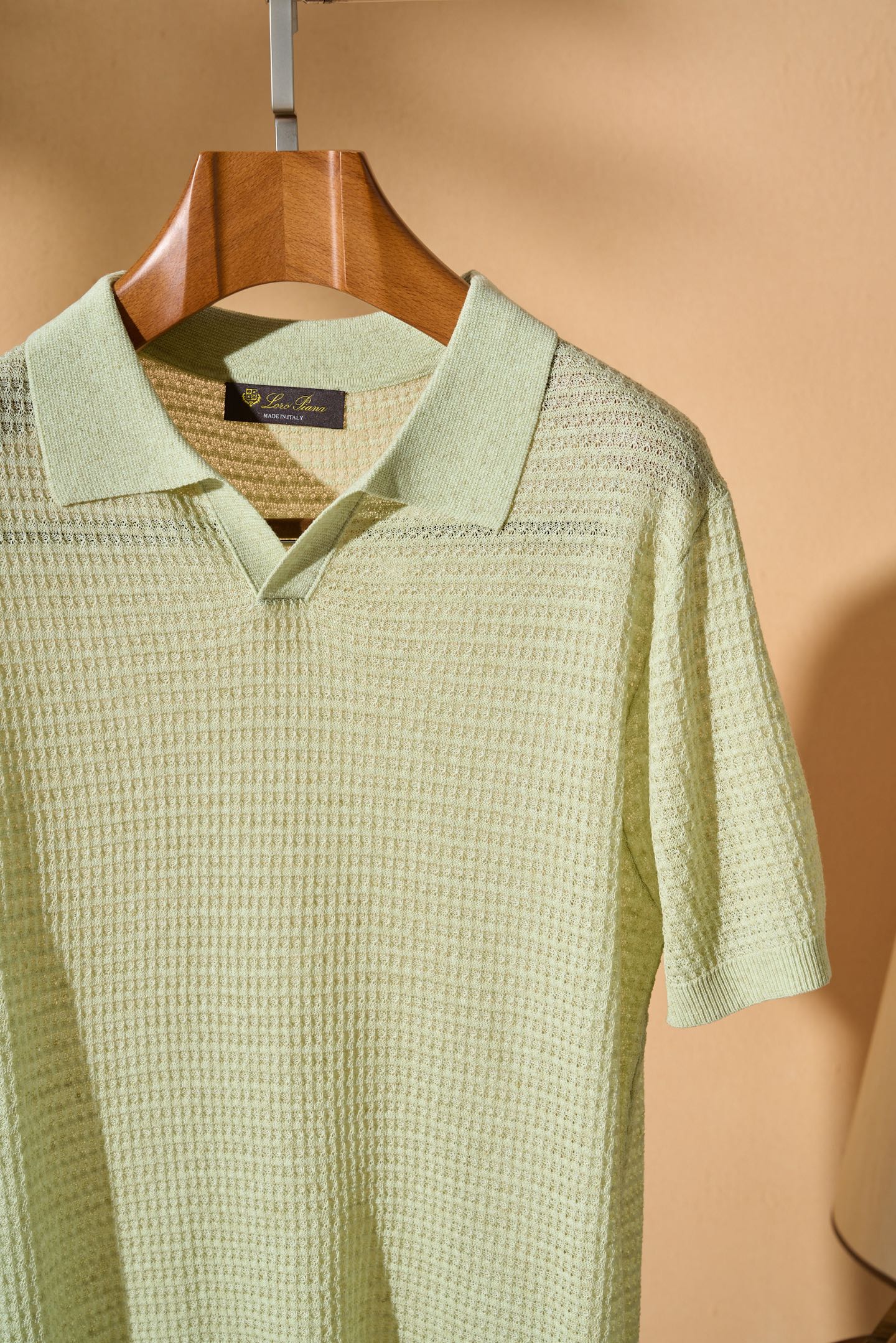 。New#🟥Loro Piana 华夫格针织POLO衫，标志性的亚麻混纺肌理，自带会呼吸的透气孔夏天的松