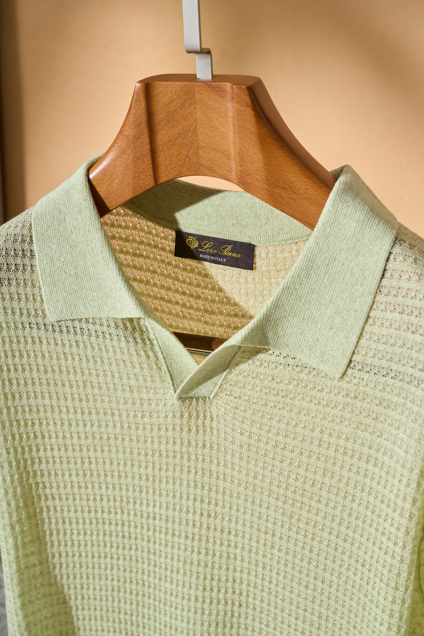 。New#🟥Loro Piana 华夫格针织POLO衫，标志性的亚麻混纺肌理，自带会呼吸的透气孔夏天的松