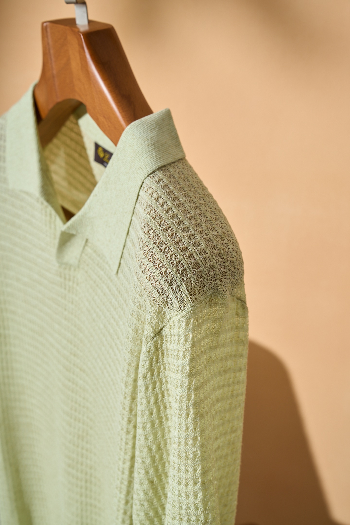 。New#🟥Loro Piana 华夫格针织POLO衫，标志性的亚麻混纺肌理，自带会呼吸的透气孔夏天的松