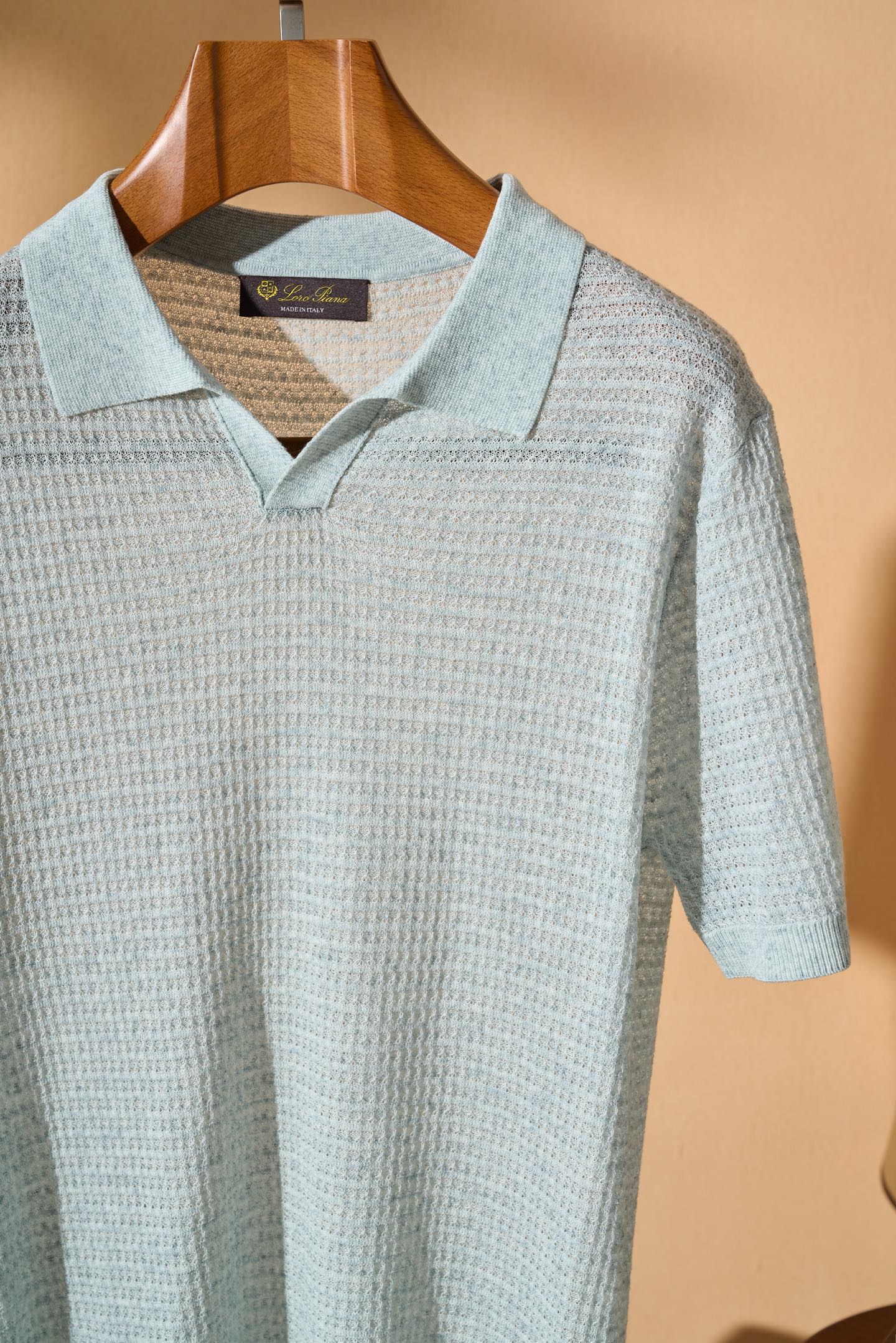 。New#🟥Loro Piana 华夫格针织POLO衫，标志性的亚麻混纺肌理，自带会呼吸的透气孔夏天的松