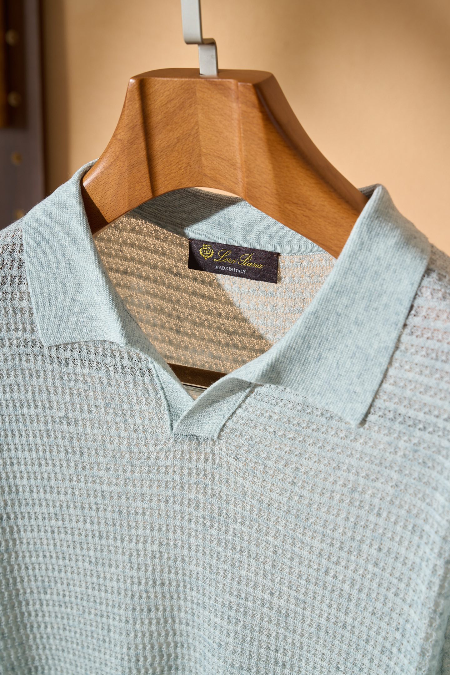 。New#🟥Loro Piana 华夫格针织POLO衫，标志性的亚麻混纺肌理，自带会呼吸的透气孔夏天的松
