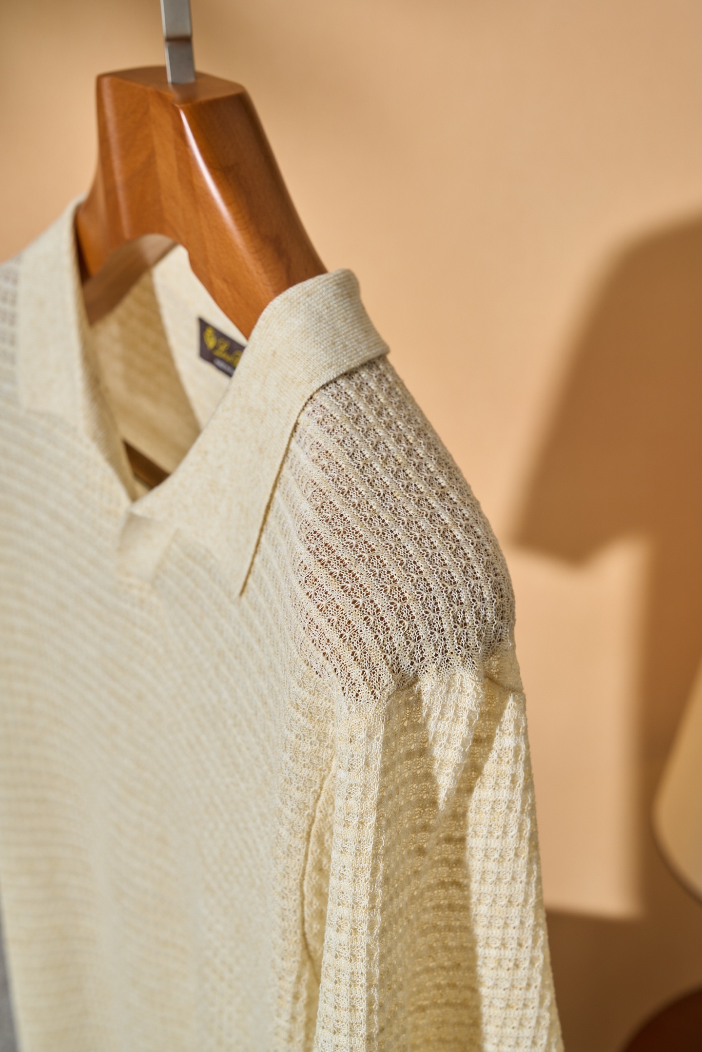 。New#🟥Loro Piana 华夫格针织POLO衫，标志性的亚麻混纺肌理，自带会呼吸的透气孔夏天的松