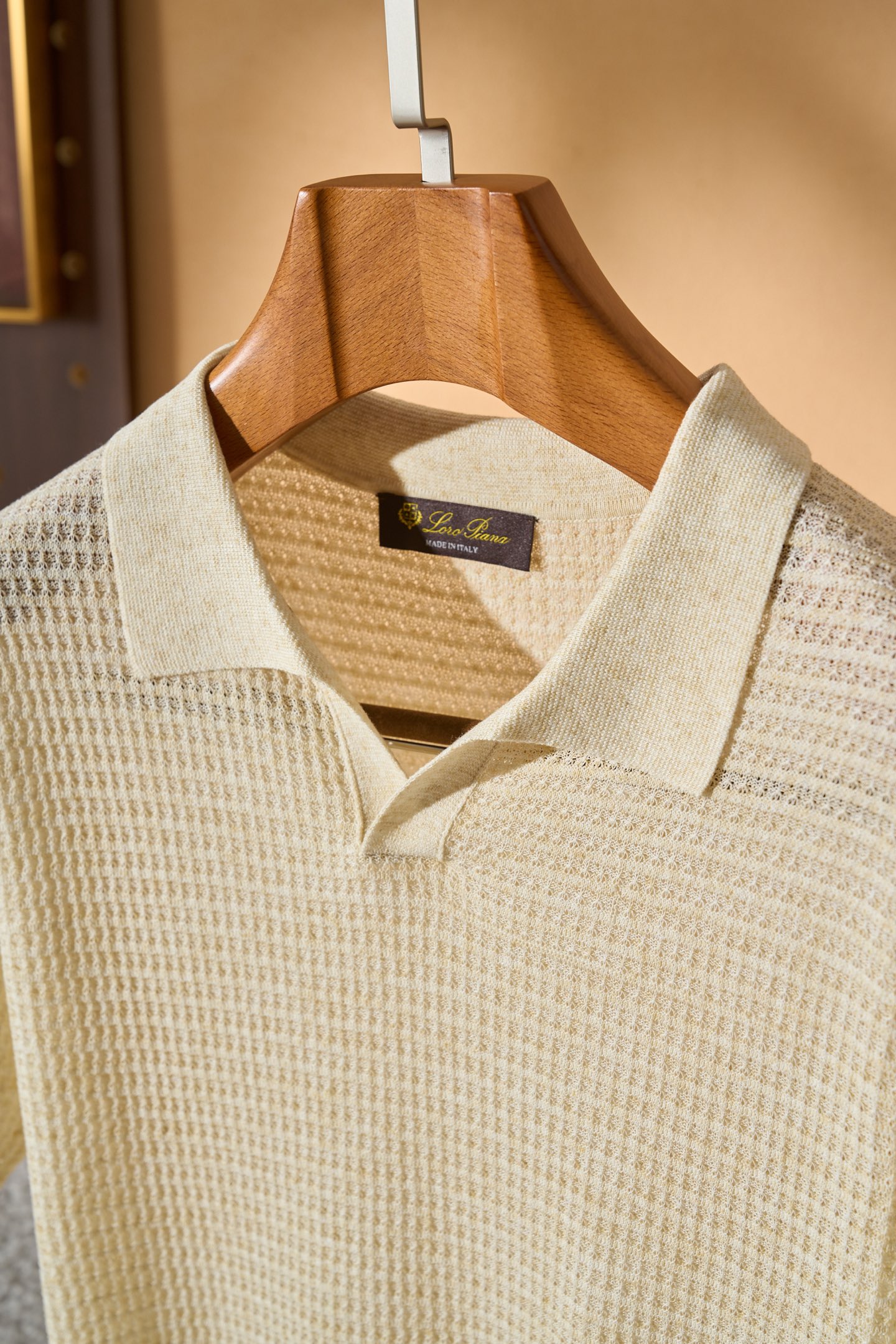 。New#🟥Loro Piana 华夫格针织POLO衫，标志性的亚麻混纺肌理，自带会呼吸的透气孔夏天的松