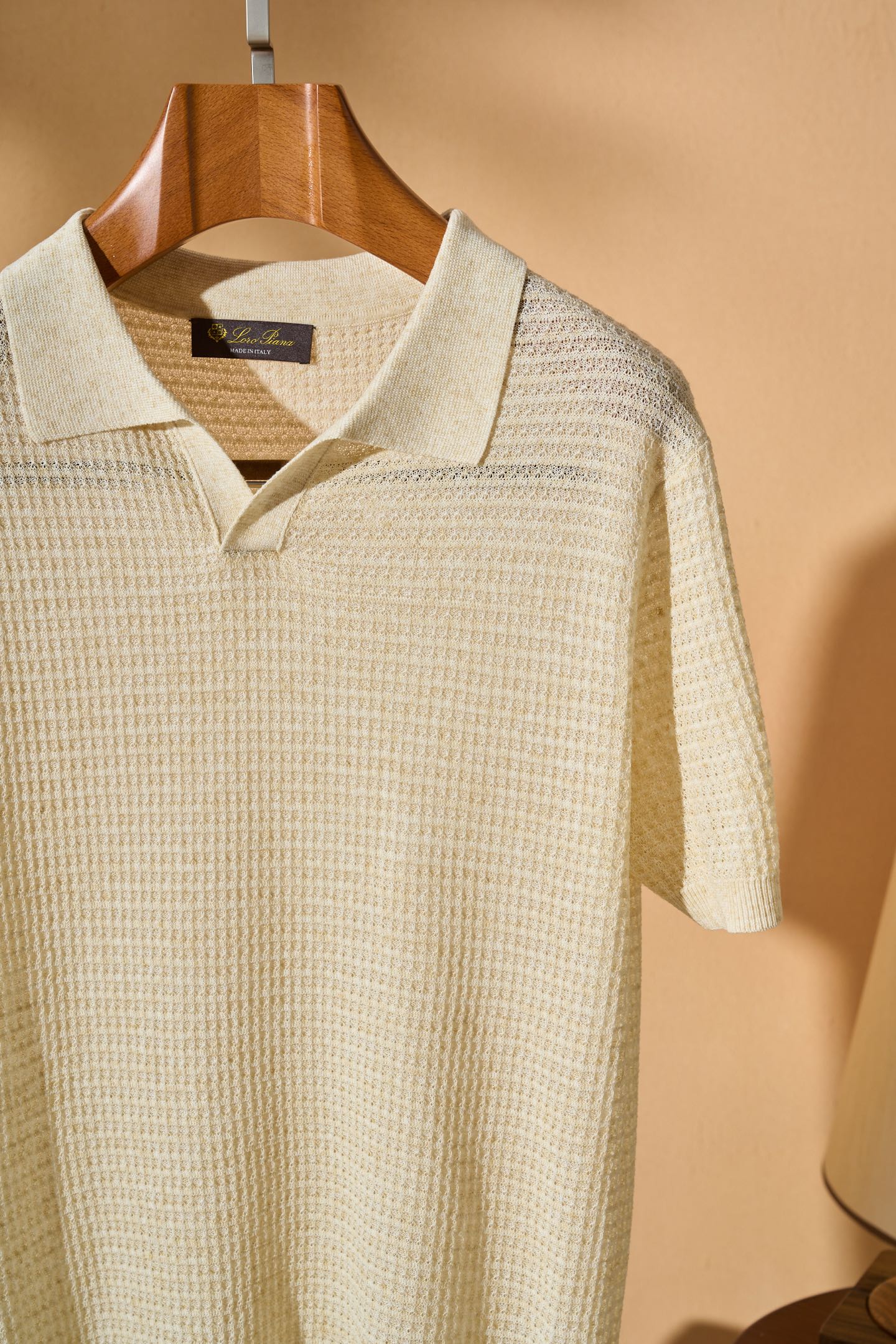 。New#🟥Loro Piana 华夫格针织POLO衫，标志性的亚麻混纺肌理，自带会呼吸的透气孔夏天的松