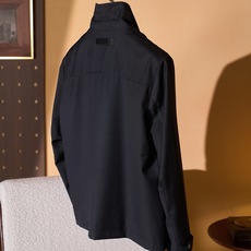 New# 🟥ZEGNA 杰家 新款来袭!精简主义者的抗皱,商务通勤一键体面 羊毛翻领夹克外套。 采用利落短款翻领剪裁,无 New# 🟥ZEGNA 杰家 新款来袭!精简主义者的抗皱,商务通勤一键体面 羊毛翻领夹克外套。 采用利落短款翻领剪裁,无