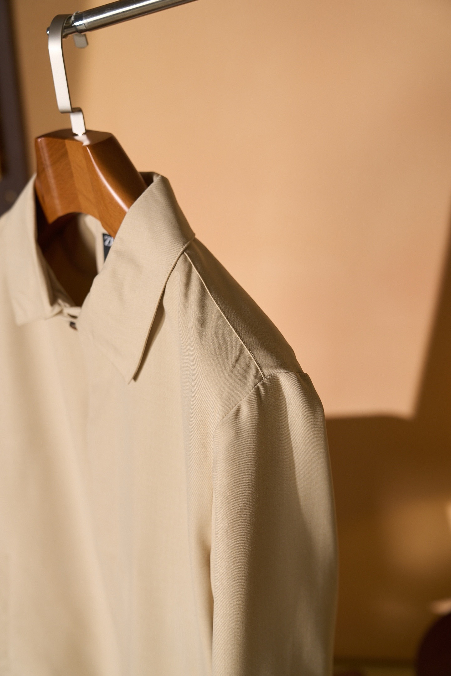 New# 🟥ZEGNA 杰家 新款来袭！精简主义者的抗皱，商务通勤一键体面 羊毛翻领夹克外套。 采用利落短款翻领剪裁，无