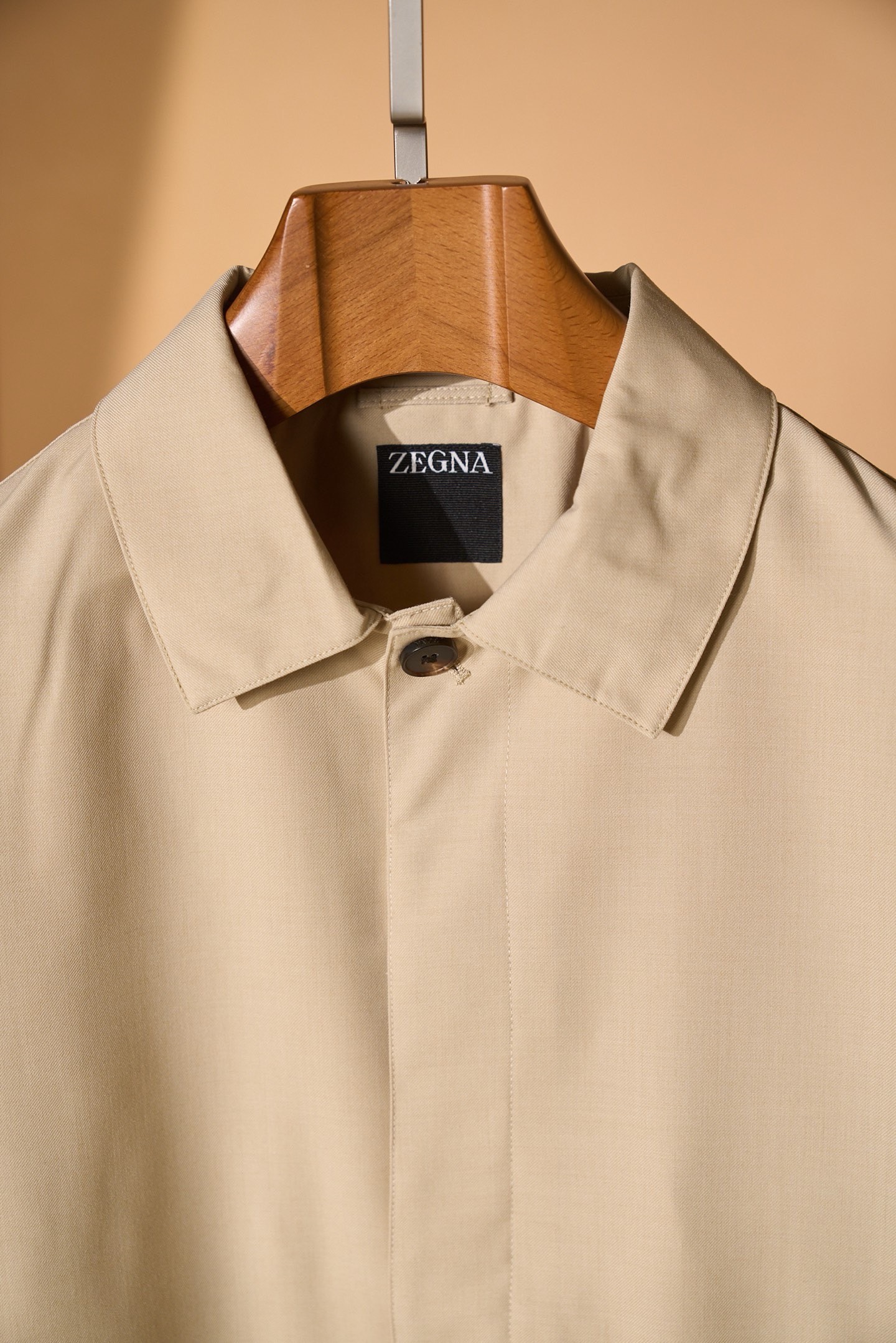 New# 🟥ZEGNA 杰家 新款来袭！精简主义者的抗皱，商务通勤一键体面 羊毛翻领夹克外套。 采用利落短款翻领剪裁，无