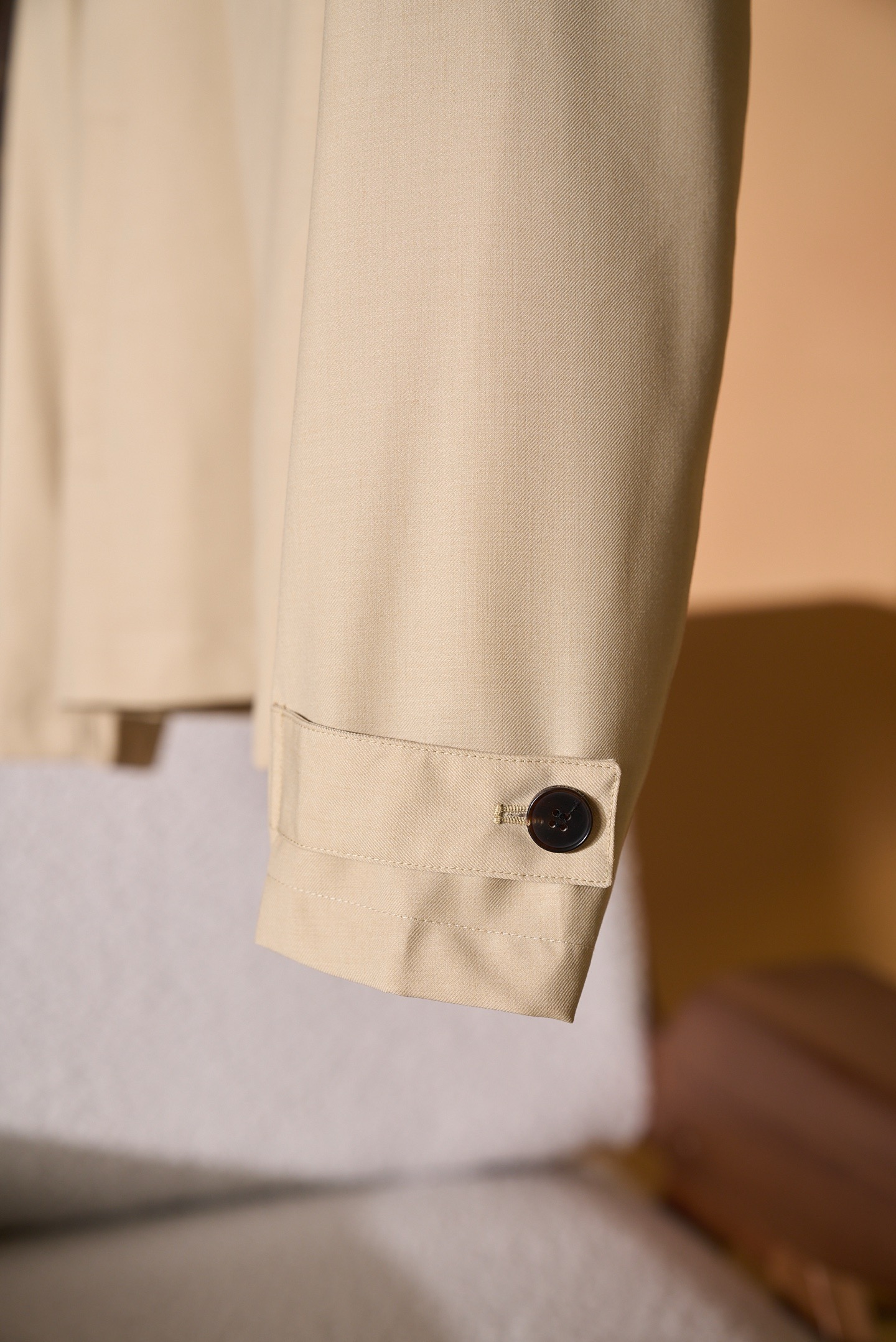New# 🟥ZEGNA 杰家 新款来袭！精简主义者的抗皱，商务通勤一键体面 羊毛翻领夹克外套。 采用利落短款翻领剪裁，无