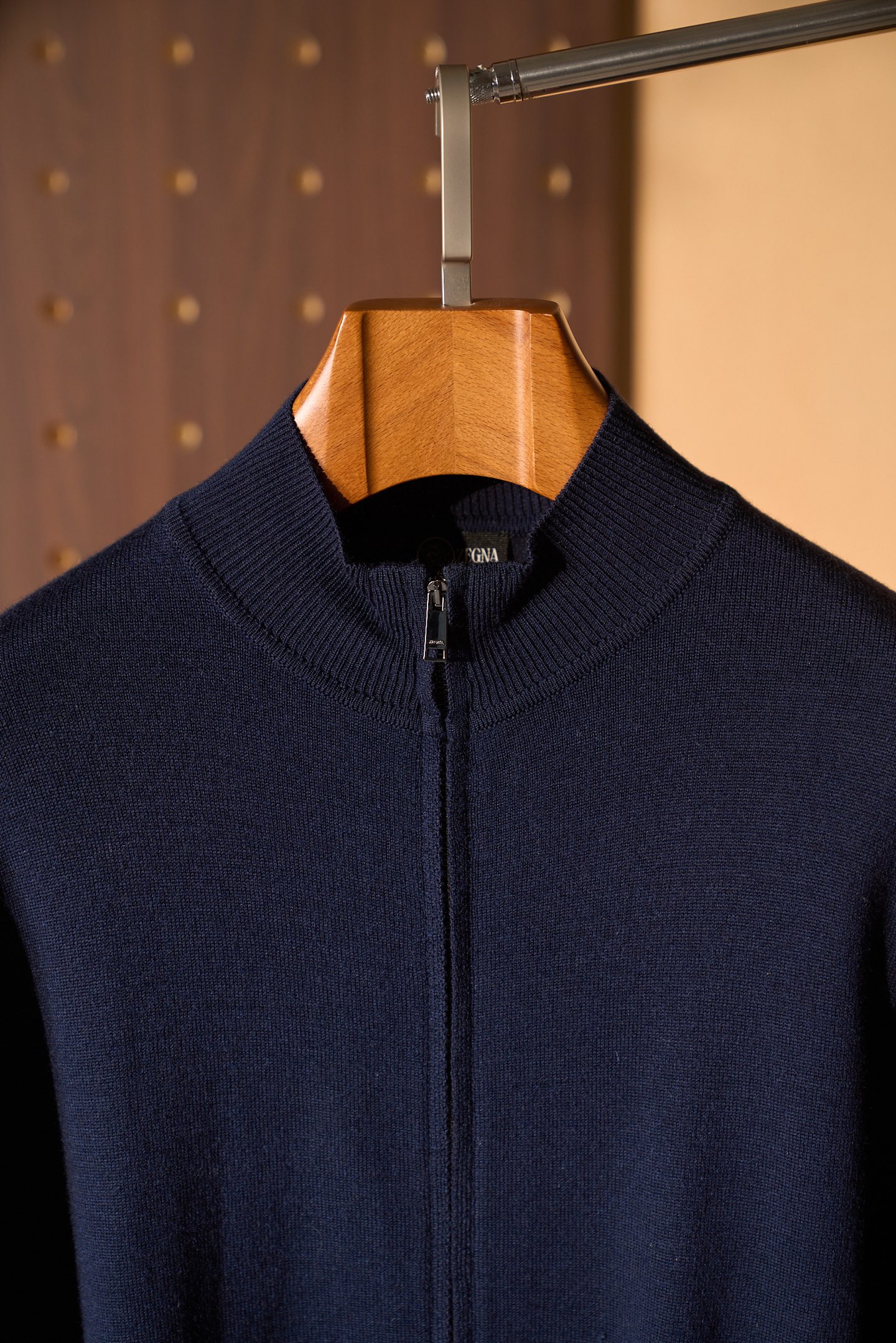 New# 🟥Zegna 杰尼亚 甄选硬朗男士羊毛拉链开衫，100%羊毛面料轻盈蓬松，带来无与伦比的亲肤触感，就像被一缕暖