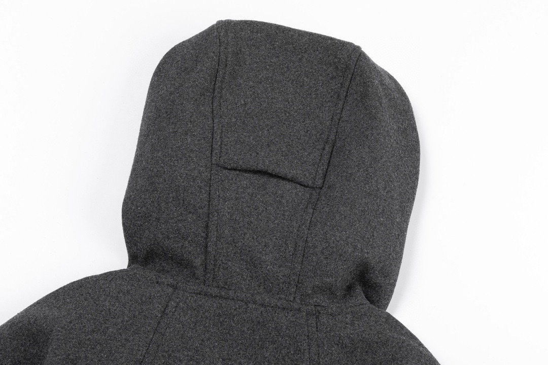 P280
ARC'TERYX# 始祖鸟Sawyer Wool Hoody刺绣小标识羊毛外套软壳夹克连帽防风冲锋衣
这款SAWYER WOOL 夹克采用轻薄耐磨的羊毛软壳面料 羊毛涤纶双织布经 DWR(持久防水)处理
面料防风而透气 感觉舒适 具有弹性纤维的双向弹性 轻薄而耐磨 其面料防风挡雨 富有质感的底面保暖舒适 在各种天气活动和活动强度中能吸湿排汗 立体修身剪裁 增加高强度活动的透气性灵活性 高性能 轻量而耐倍加舒适 无闷热感 透气性超强
高度复刻 绝对是一款不可多得的好软壳衣 各处针脚加固了好几股 每一处都是整齐紧密 追求高端与奢华的风范 手感极佳 上身舒服又透气