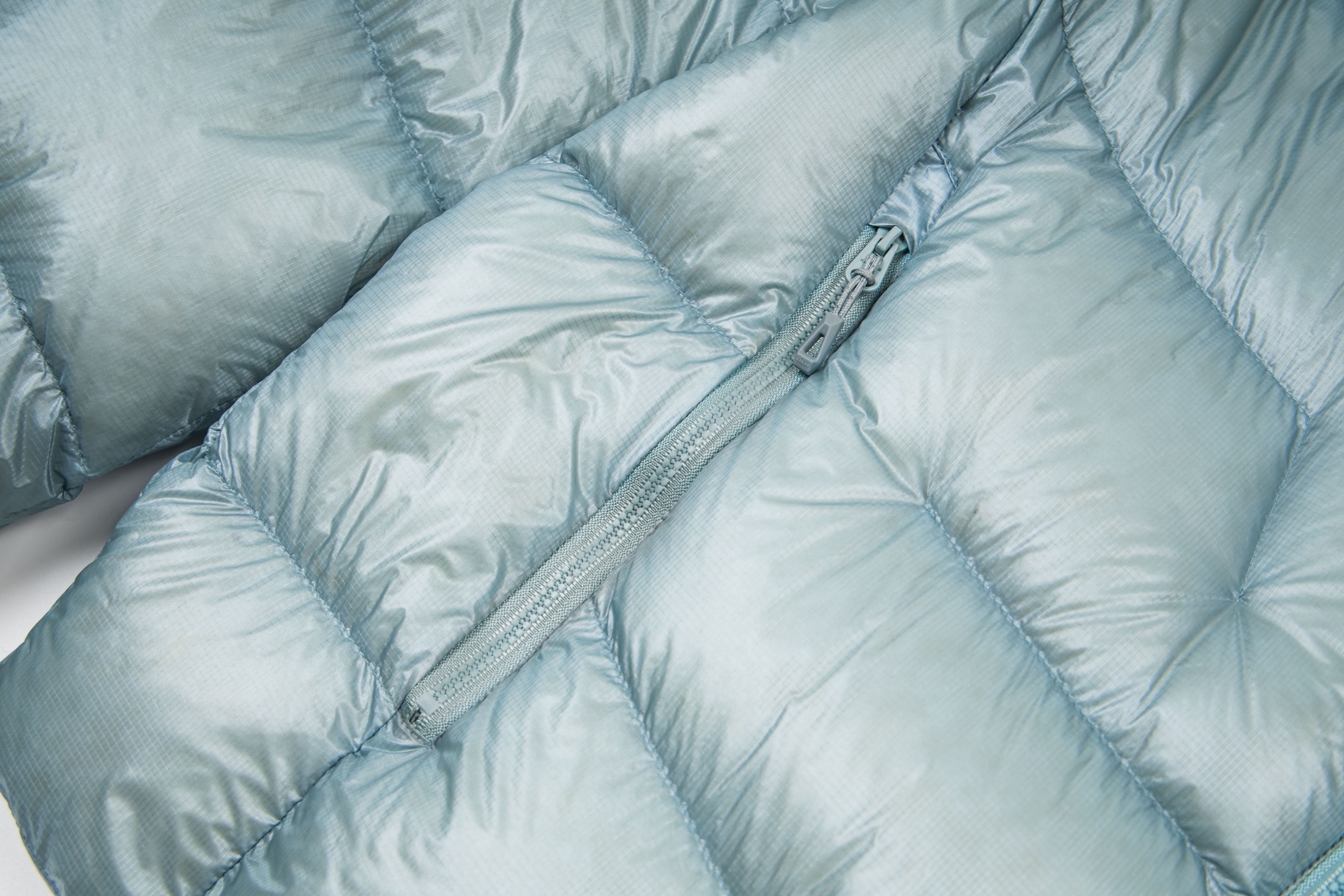 p465
KAILAS凯乐石5000GT雪山羽绒服情侣冬季新款1000蓬鹅绒保暖轻量外套
凯乐石 5000GT25最新款 注意甄别 我家是2025版 最新版 市场货均为去年款式 细节可以体现
1.填充:采用 1000 蓬95%拒水鹅绒填充。
2.拒水羽绒特性更是让它在风雪交加的环境中依旧保持出色蓬松度,保暖性能持久在线,为你在高海拔区域提供持续暖意。
3.极致轻量,减负探索之路,450G零感般轻量
4.面料:无胆布锁绒工艺,7D尼龙66防风防泼水。
现货:天池蓝 玄幽紫 苍月蓝 玄铁黑
预售:暗泉绿 玉雪粉(10天)
尺码:S M L XL XXL最大穿到200斤左右