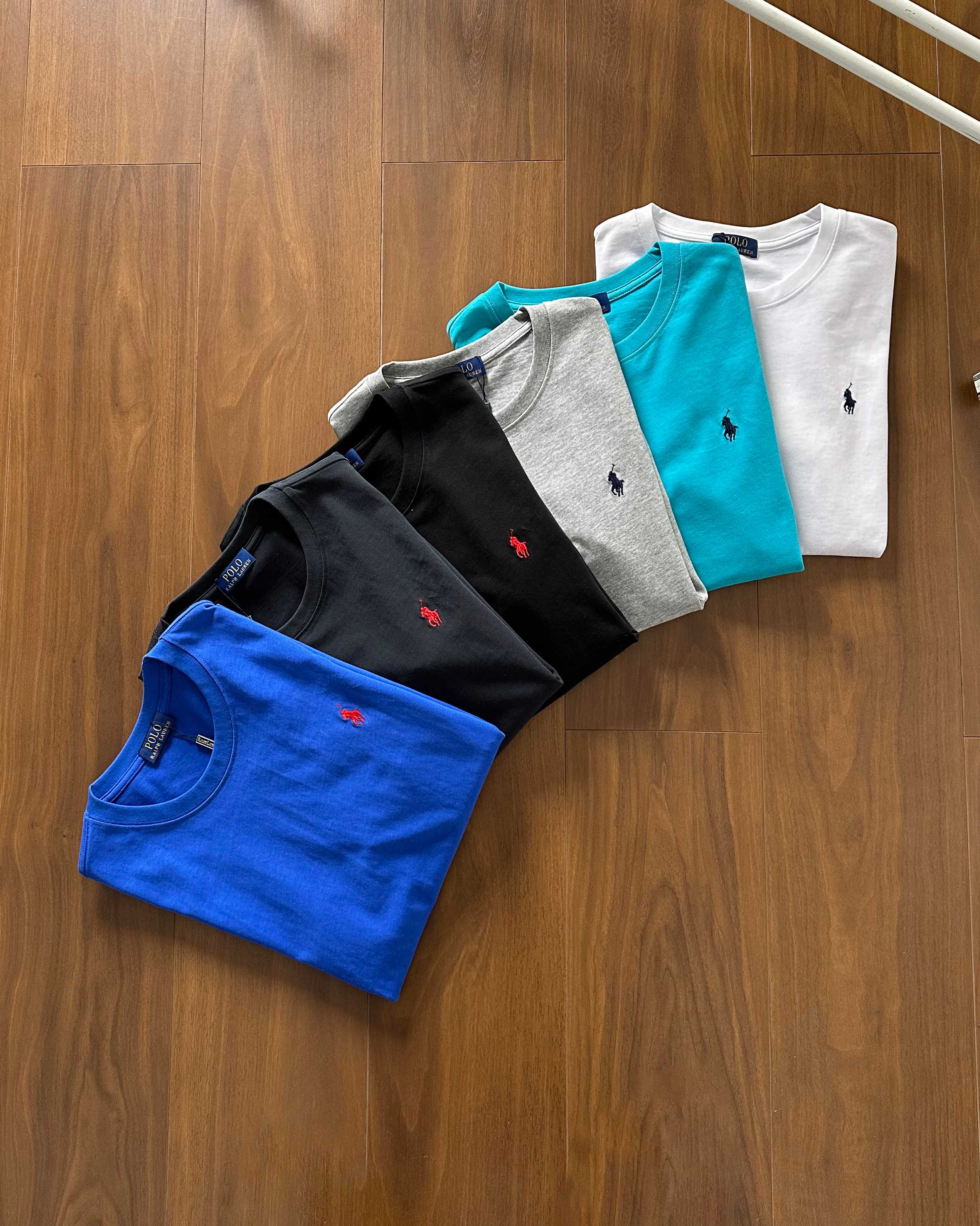 💰80【高品质】Ralph Lauren/拉夫劳伦男款夏纯棉打底圆领短袖T恤 六色上新✔ 高品质首选!全棉双纱平纹面料 柔软舒适 基础百搭!经典款一直很受欢迎!做工细节非常好!!简约圆领短袖T恤是永远的标配 胸前经典品牌刺绣 !颜色很多 满足喜欢不同颜色的客户需求!实物颜色更好看!各大明星同款!配情侣更佳 高品质货质量巨好 纯棉柔软与亲肤 立体设计与剪裁 经典款式时尚不过时!
颜色:黑色 白色 铁灰克莱因蓝 水兰 花灰
尺码 :M-3XL
衣长 胸围 肩宽 袖长
M 67 104 41.5 21
L 69 108 43 21.6
XL 71 112 44.5 22.2
2XL73 116 46 23
3XL 75 120 47 23.8
M可穿95斤-125斤
L可穿125斤-145斤
XL可穿145斤-160斤
2XL可穿160斤-175斤
3XL可穿180斤-200斤