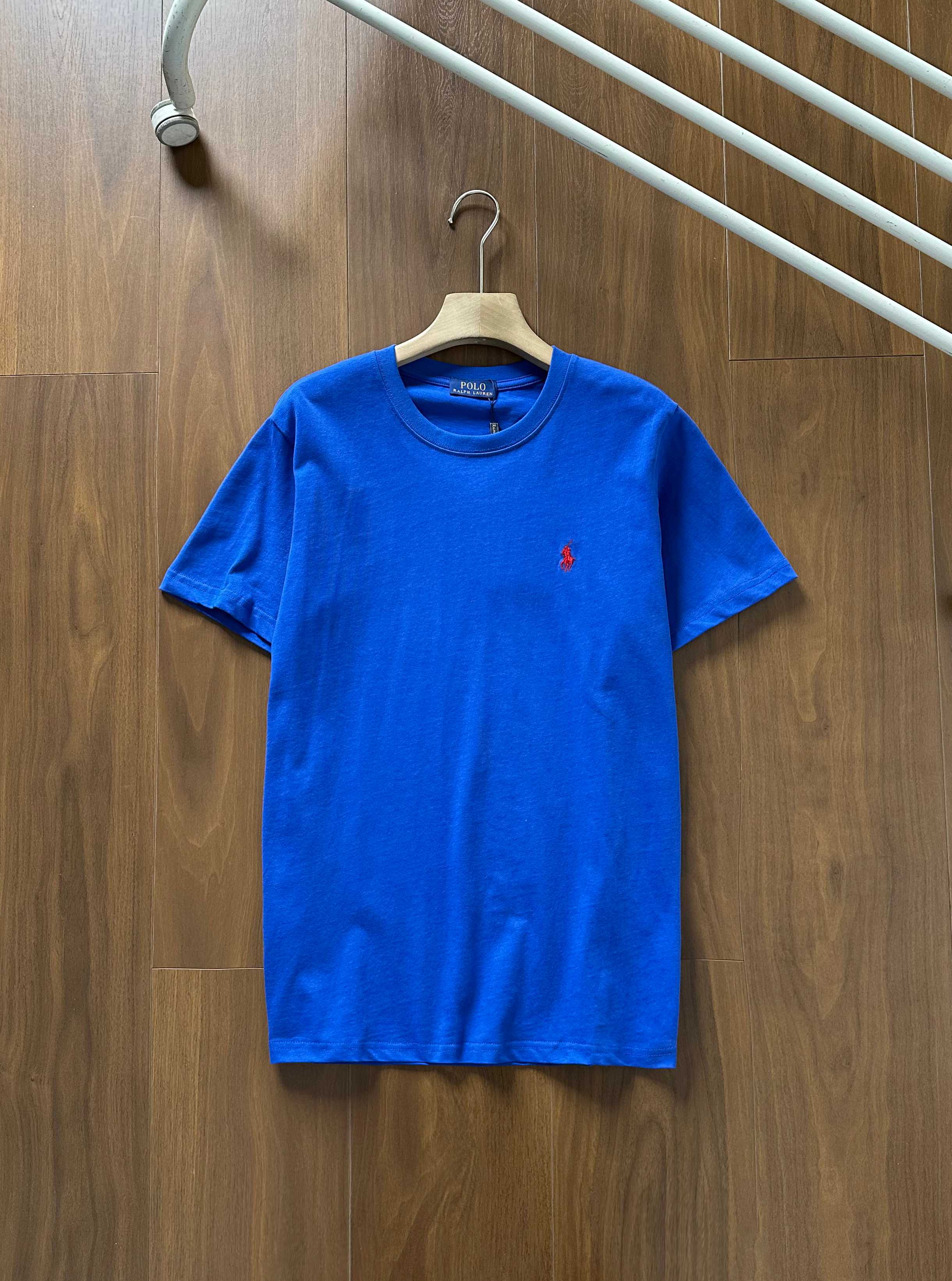 💰80【高品质】Ralph Lauren/拉夫劳伦男款夏纯棉打底圆领短袖T恤 六色上新✔ 高品质首选!全棉双纱平纹面料 柔软舒适 基础百搭!经典款一直很受欢迎!做工细节非常好!!简约圆领短袖T恤是永远的标配 胸前经典品牌刺绣 !颜色很多 满足喜欢不同颜色的客户需求!实物颜色更好看!各大明星同款!配情侣更佳 高品质货质量巨好 纯棉柔软与亲肤 立体设计与剪裁 经典款式时尚不过时!
颜色:黑色 白色 铁灰克莱因蓝 水兰 花灰
尺码 :M-3XL
衣长 胸围 肩宽 袖长
M 67 104 41.5 21
L 69 108 43 21.6
XL 71 112 44.5 22.2
2XL73 116 46 23
3XL 75 120 47 23.8
M可穿95斤-125斤
L可穿125斤-145斤
XL可穿145斤-160斤
2XL可穿160斤-175斤
3XL可穿180斤-200斤