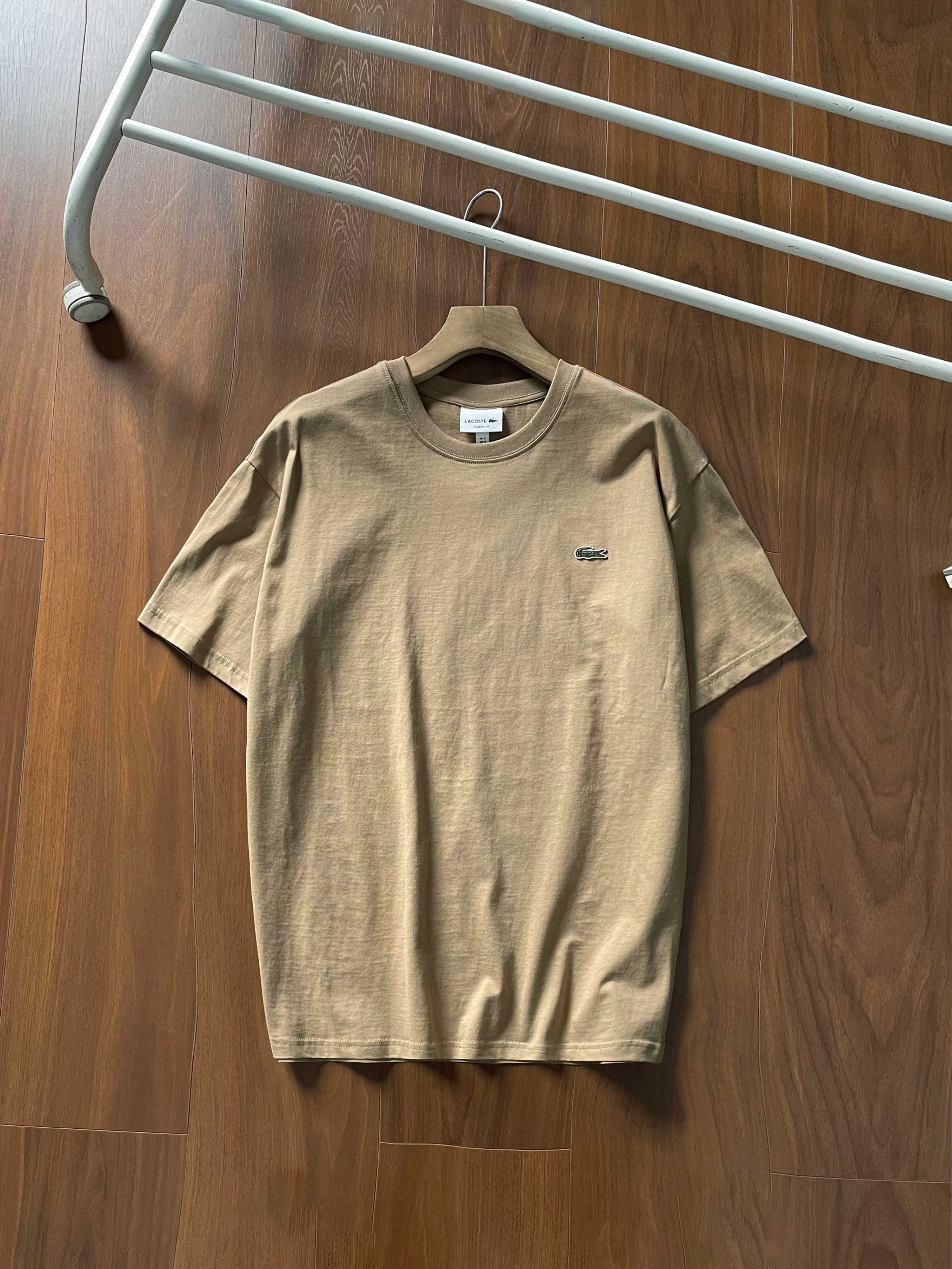 💰80【高品质】货号2552
LACOSTE法国鳄鱼男装经典基础款7色休闲纯棉舒适短袖正肩T恤|官网新款 胸前经典刺绣logo 高品质货✔全棉220克洗水面料 !柔软舒适!品质超好!基础款主要就是品质货!经典款一直很受欢迎!做工细节非常好!!简约圆领短袖T恤是永远的标配 胸前经典品牌logo !各大明星同款!配情侣更佳 高品质货质量巨好 纯棉柔软与亲肤 立体设计与剪裁 经典款式时尚不过时!
颜色 黑色 白色 宝蓝 卡其 墨绿 深灰 花灰
尺码:M一2xL
M 肩宽 47 胸围104 衣长69
m可穿100斤-135斤
L 肩宽 48 胸围108 衣长71
L可穿135斤-155斤
XL肩宽 50 胸围112 衣长73
XL可穿155斤-185斤
2XL肩宽52 胸围116 衣长75
2XL可穿180斤-205斤