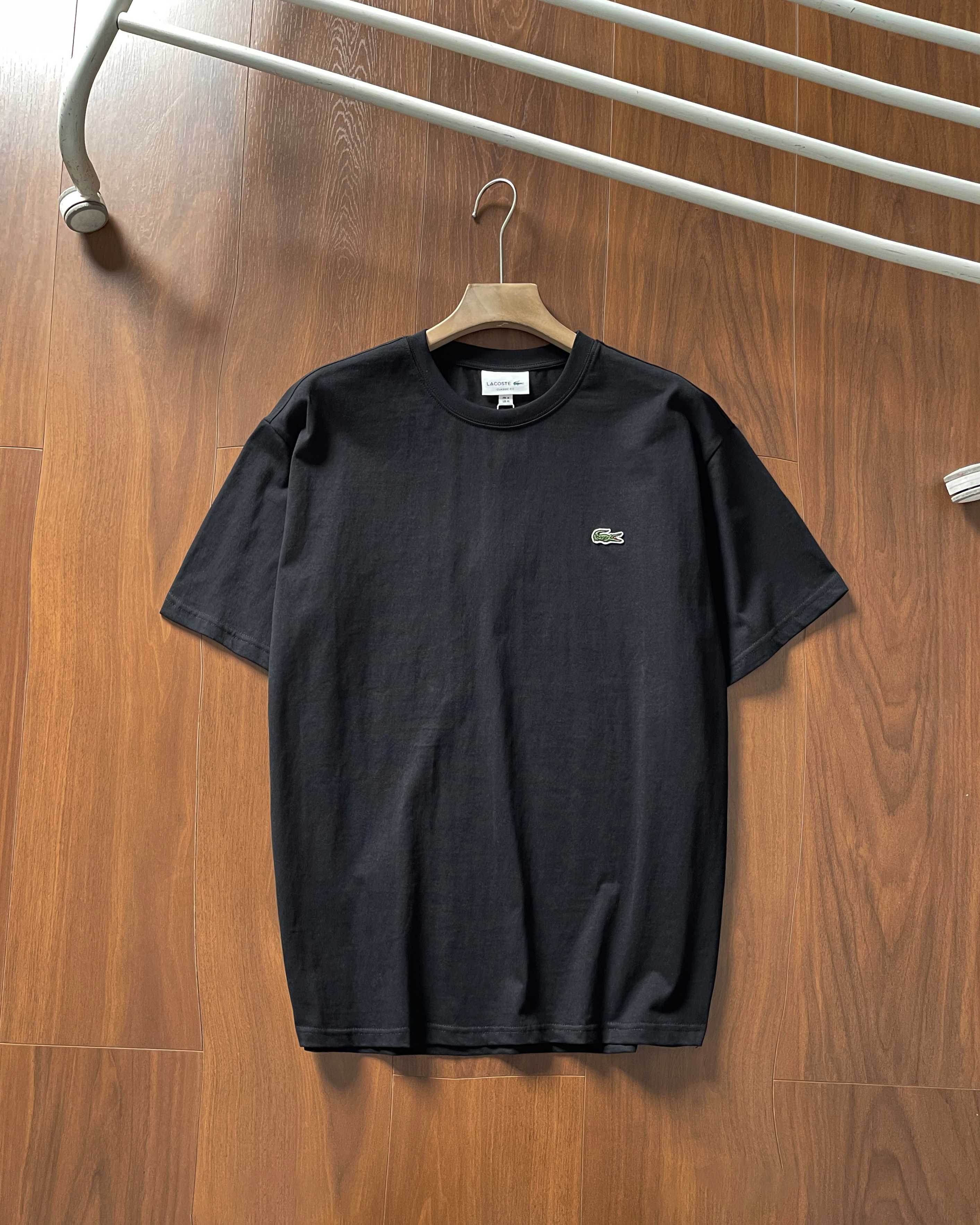 💰80【高品质】货号2552
LACOSTE法国鳄鱼男装经典基础款7色休闲纯棉舒适短袖正肩T恤|官网新款 胸前经典刺绣logo 高品质货✔全棉220克洗水面料 !柔软舒适!品质超好!基础款主要就是品质货!经典款一直很受欢迎!做工细节非常好!!简约圆领短袖T恤是永远的标配 胸前经典品牌logo !各大明星同款!配情侣更佳 高品质货质量巨好 纯棉柔软与亲肤 立体设计与剪裁 经典款式时尚不过时!
颜色 黑色 白色 宝蓝 卡其 墨绿 深灰 花灰
尺码:M一2xL
M 肩宽 47 胸围104 衣长69
m可穿100斤-135斤
L 肩宽 48 胸围108 衣长71
L可穿135斤-155斤
XL肩宽 50 胸围112 衣长73
XL可穿155斤-185斤
2XL肩宽52 胸围116 衣长75
2XL可穿180斤-205斤