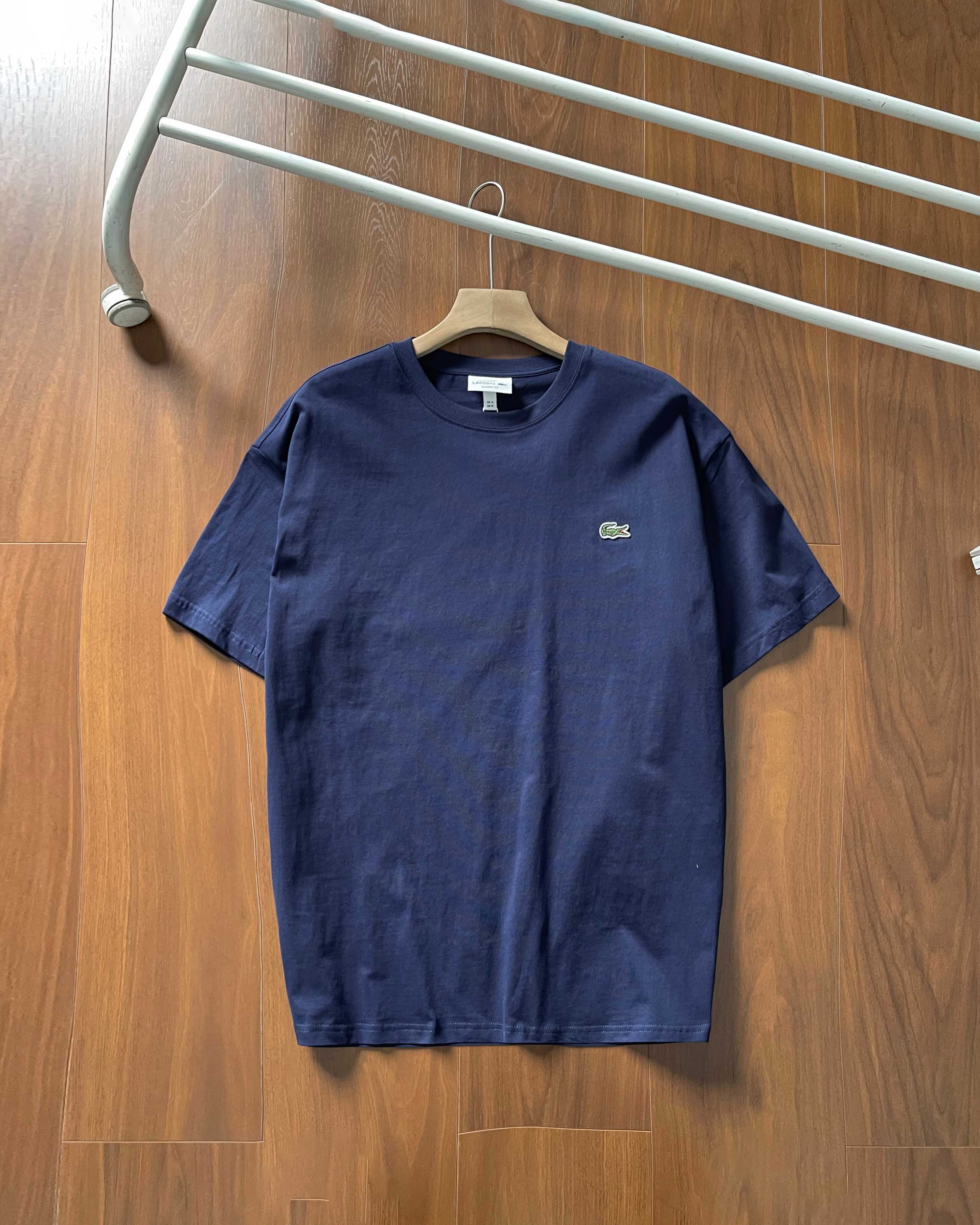 💰80【高品质】货号2552
LACOSTE法国鳄鱼男装经典基础款7色休闲纯棉舒适短袖正肩T恤|官网新款 胸前经典刺绣logo 高品质货✔全棉220克洗水面料 !柔软舒适!品质超好!基础款主要就是品质货!经典款一直很受欢迎!做工细节非常好!!简约圆领短袖T恤是永远的标配 胸前经典品牌logo !各大明星同款!配情侣更佳 高品质货质量巨好 纯棉柔软与亲肤 立体设计与剪裁 经典款式时尚不过时!
颜色 黑色 白色 宝蓝 卡其 墨绿 深灰 花灰
尺码:M一2xL
M 肩宽 47 胸围104 衣长69
m可穿100斤-135斤
L 肩宽 48 胸围108 衣长71
L可穿135斤-155斤
XL肩宽 50 胸围112 衣长73
XL可穿155斤-185斤
2XL肩宽52 胸围116 衣长75
2XL可穿180斤-205斤