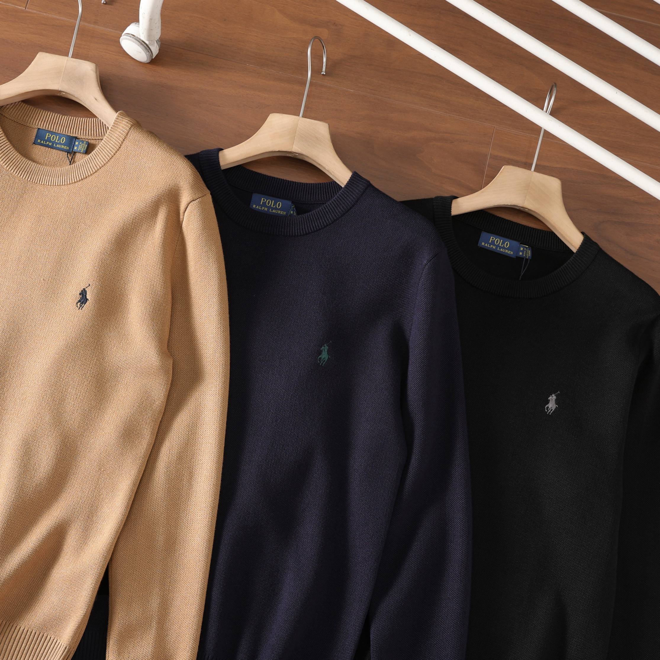 💰115【1:1高版本】Ralph Lauren/拉夫劳伦男装 经典标准版圆领针织羊毛衫 官网新款
秋冬高版本系列 拉夫劳伦经典之作!标志性小马刺绣 400克左右 尺码m-2XL!
百搭王 韩里韩气!!最舒适柔软的圆领毛衣 没有之一!手感巨好 版型巨正的款式!想要高品质的直接下单!官网新配色刺绣!暖和又没有很显厚重,不是薄款!是那种稍微加厚的毛衣!驼色美拉德系巨洋气 藏青巨显白显气质!颜色经典耐看! 叠穿也不会显臃肿!图片都是实拍 所见即所得!简单的款式搭配给人一种干净利落的感觉!外穿内搭都好看 一直喜欢这种经典系列穿搭 高级感满满!喜欢高品质的直接下单!衣服经过水洗 手感很柔软,不易变形 领口袖口全部定制螺纹,胸前进口机器刺绣精致爆满 周边没有任何线头溢出来!所谓的一眼真 高品质!三标齐全 放心下单
颜色 黑色 宝蓝 驼色
尺码M-2XL,
M L XL XXL
肩宽 41 43 45 47
胸围 105 110 115 118
衣长 69 71 72 73
袖长 62 63 64 64
m可穿100斤-130斤-
L可穿130斤-150斤
XL可穿150斤-175斤
2XL可穿170斤-190斤
针织衫有弹性,平铺尺寸误差1-2cm,说明具体身高体重能告诉你正确的尺码