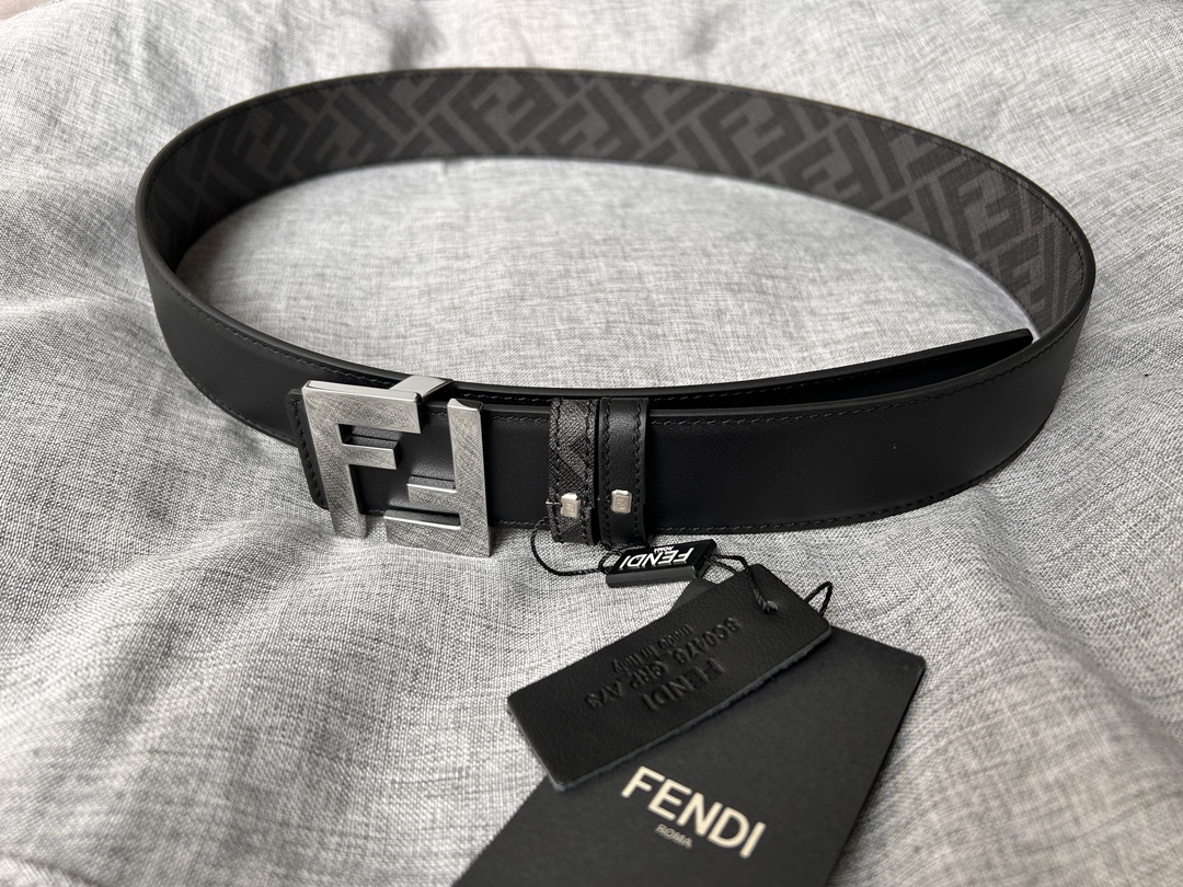 FENDI（芬迪）专柜同款 男款休闲双面用腰带 宽4.0cm 黑色粒面牛皮 另一面印有黑色和烟灰色FF图