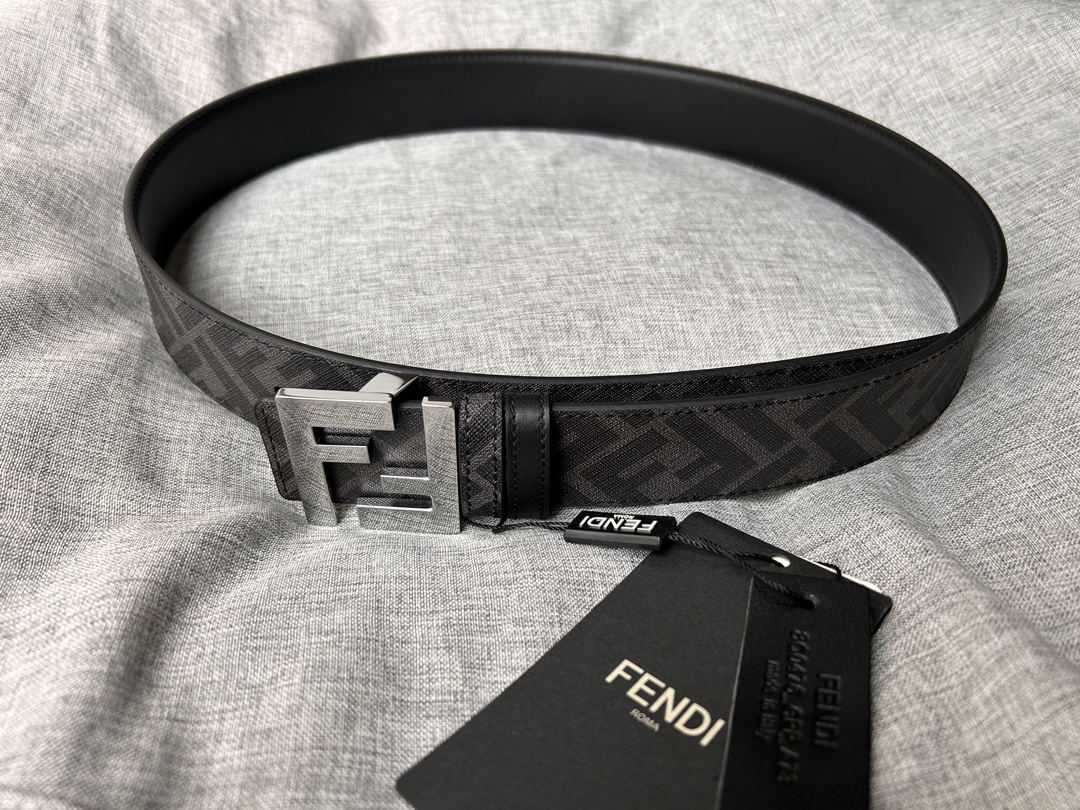 FENDI（芬迪）专柜同款 男款休闲双面用腰带 宽4.0cm 黑色粒面牛皮 另一面印有黑色和烟灰色FF图