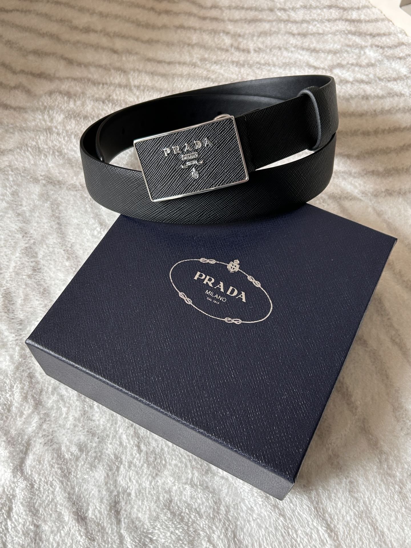 [Prada Belts]The new Prada counter is 3.5cm wide. This versatile accessory is
