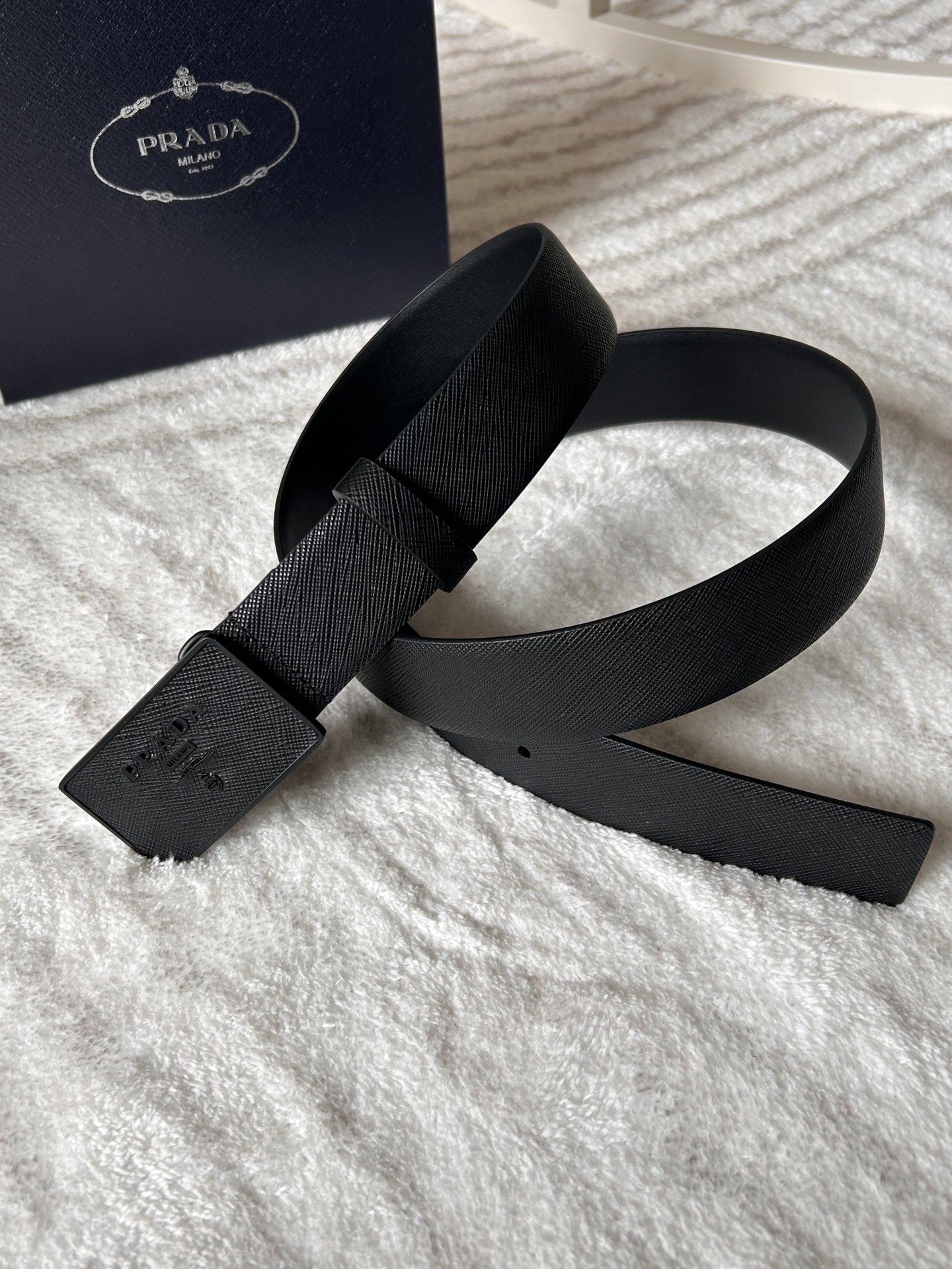 [Prada Belts]The new Prada counter is 3.5cm wide. This versatile accessory is