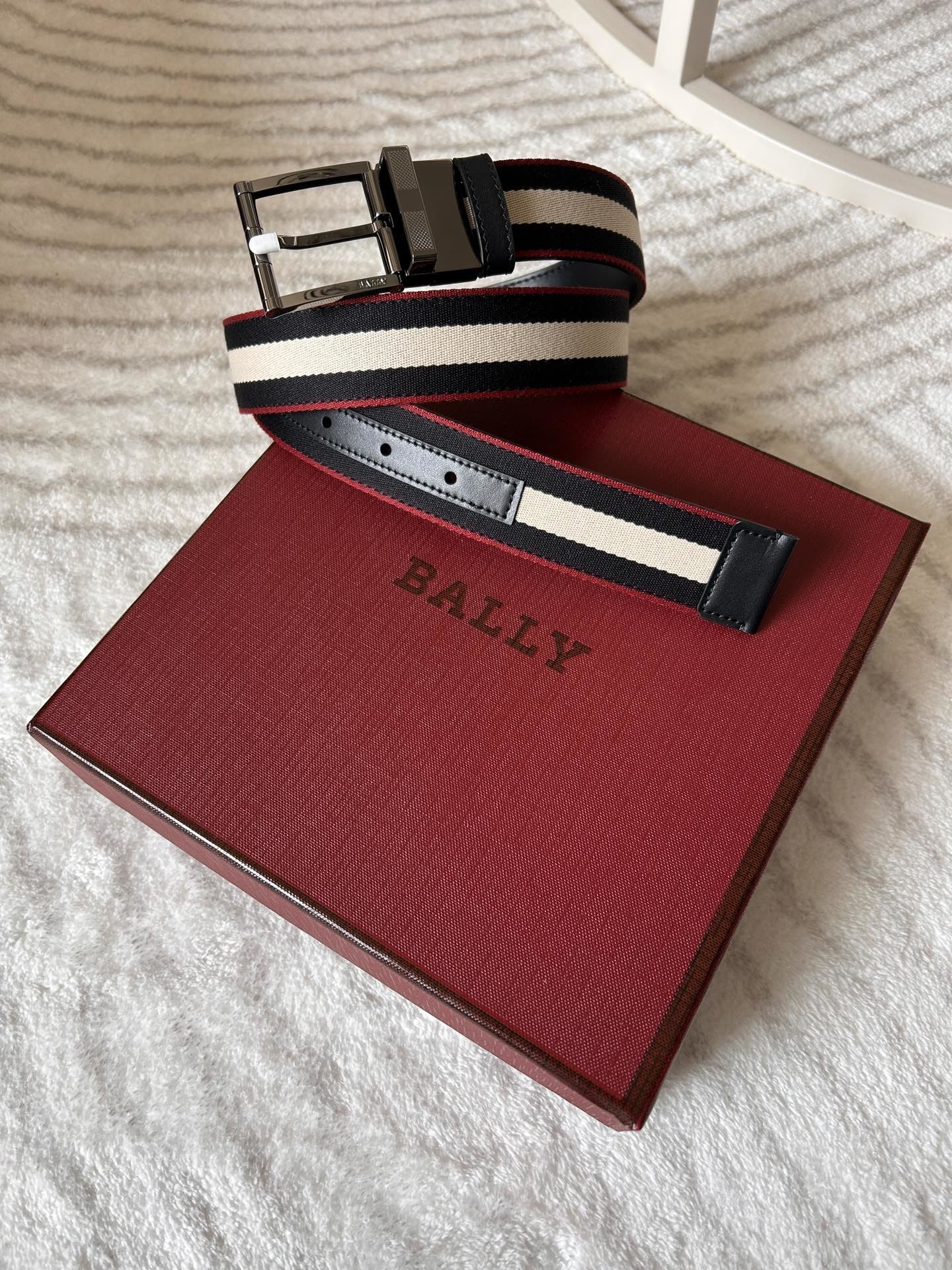 BALLY巴利专柜同款男款休闲双面用腰带宽3.4cm这款TAYLAN腰带由织物和皮革混纺制成采用双面设计