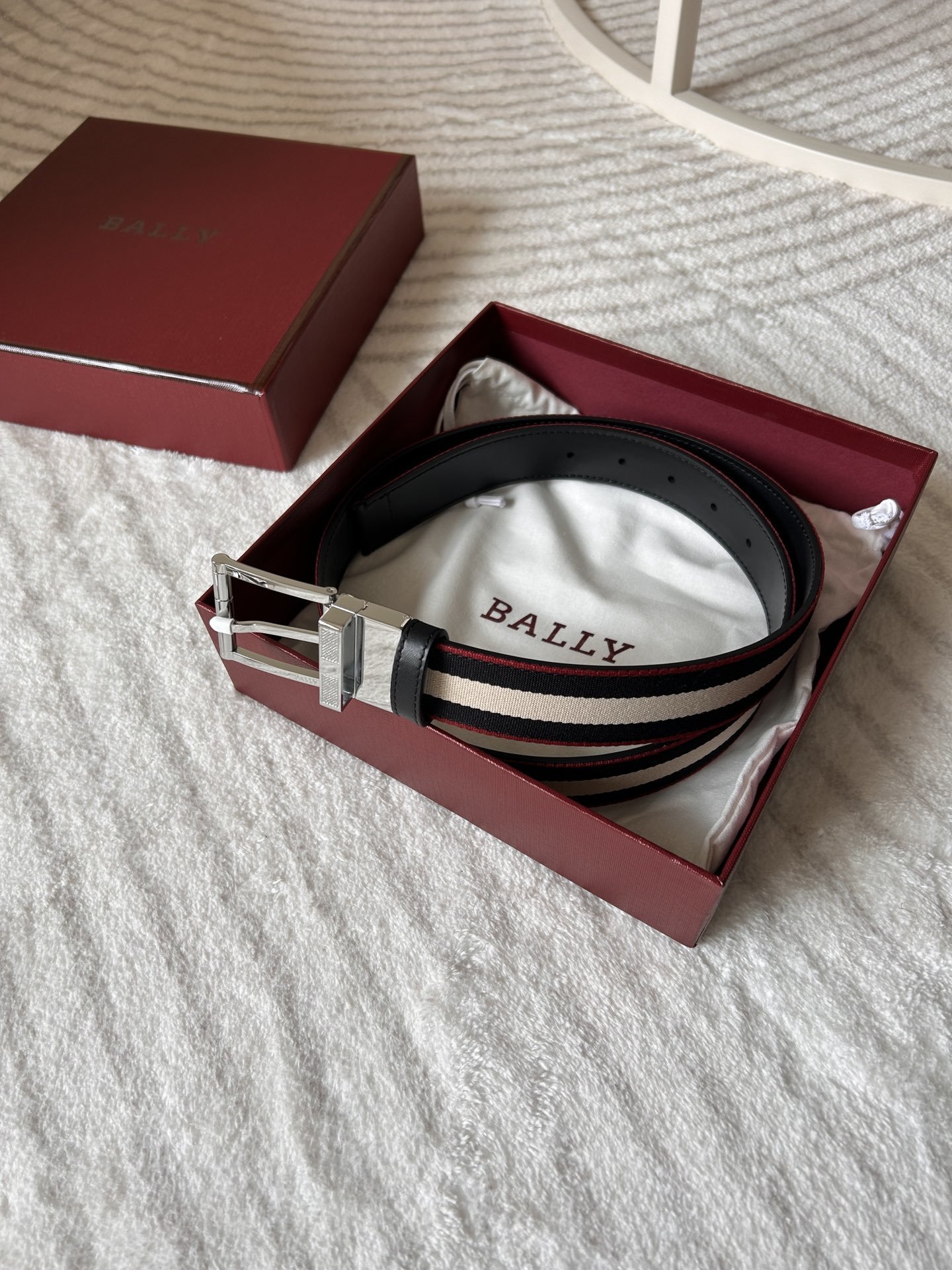 BALLY巴利专柜同款男款休闲双面用腰带宽3.4cm这款TAYLAN腰带由织物和皮革混纺制成采用双面设计