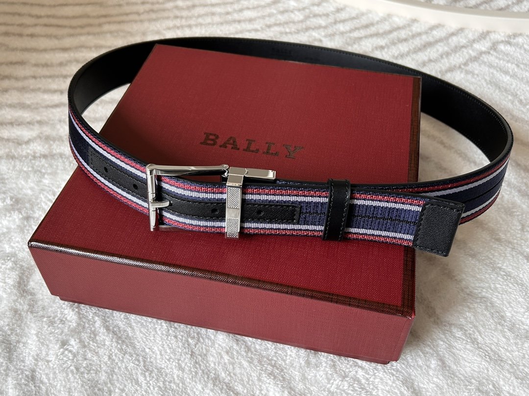 BALLY巴利专柜同款男士休闲腰带宽3.5cm这款TAYLAN腰带采用双面设计以织物和皮革混纺面料制成反