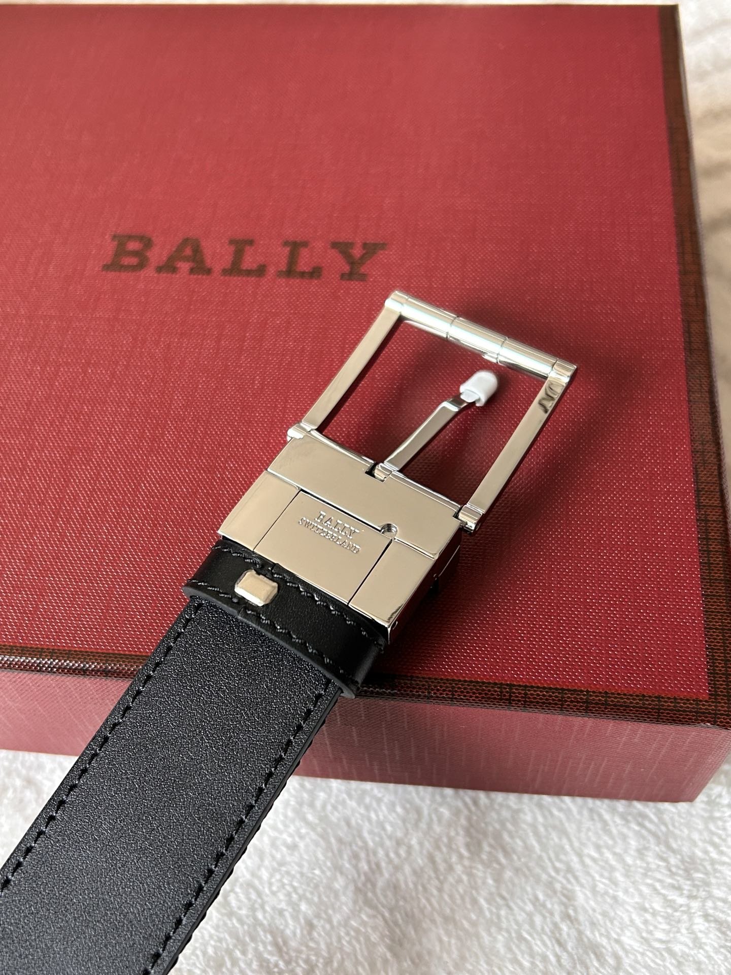 BALLY巴利专柜同款男士休闲腰带宽3.5cm这款TAYLAN腰带采用双面设计以织物和皮革混纺面料制成反