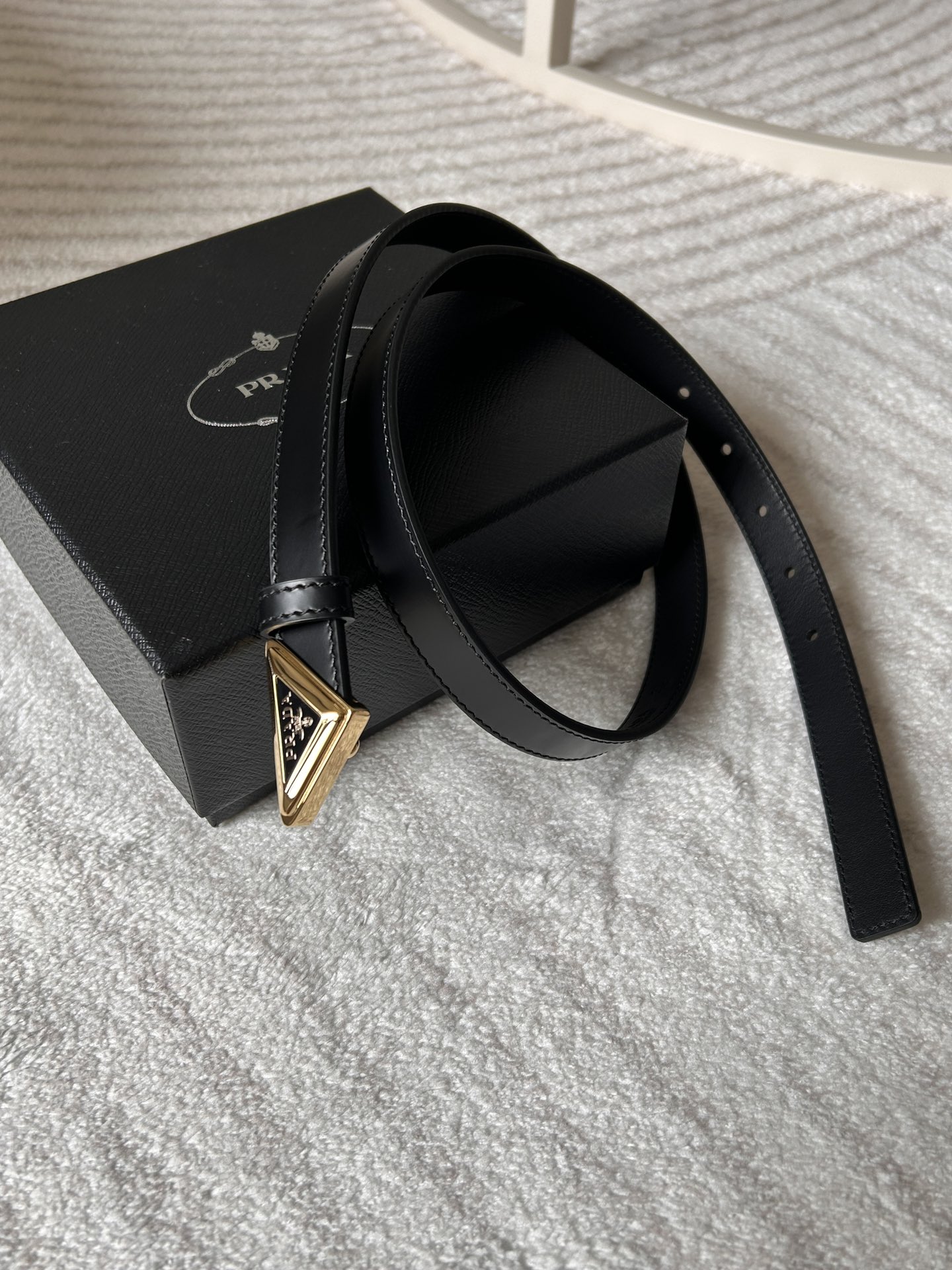 Prada Female Belt: Classic Black Leather Triangle Button, 2.0cm Wide, Stylish and Versatile. - 图片 4