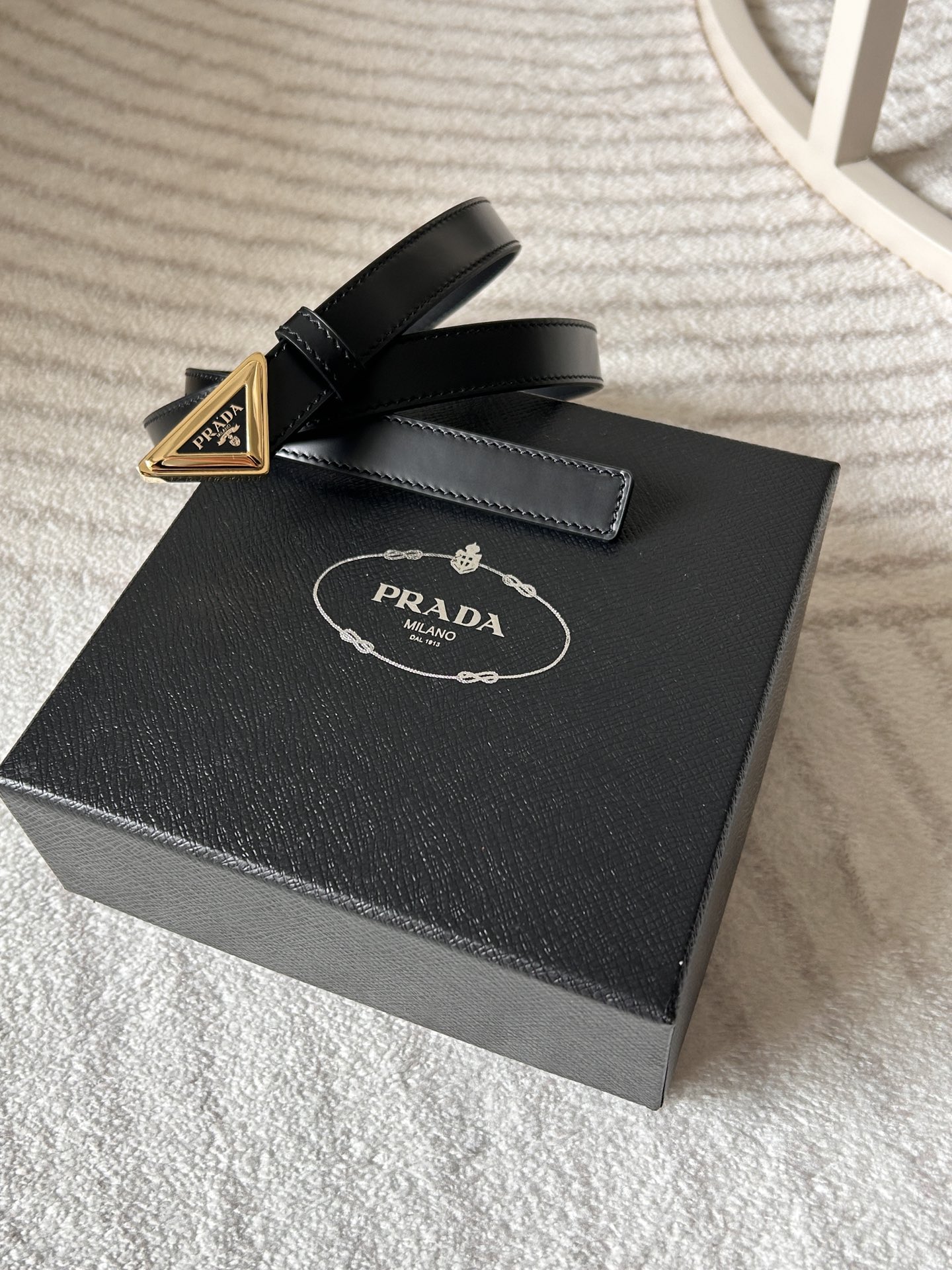 Prada Female Belt: Classic Black Leather Triangle Button, 2.0cm Wide, Stylish and Versatile. - 图片 1
