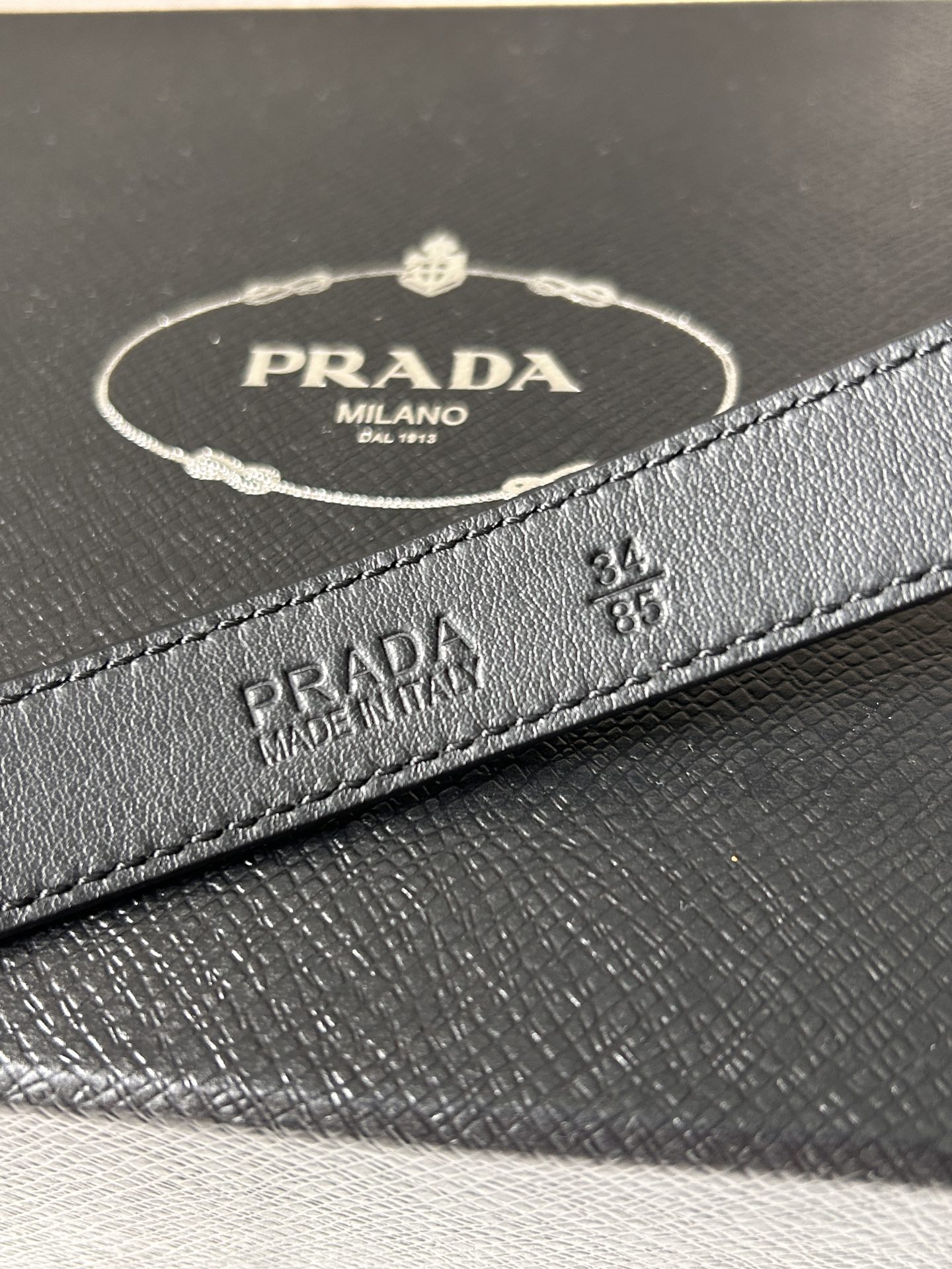 Prada Female Belt: Classic Black Leather Triangle Button, 2.0cm Wide, Stylish and Versatile. - 图片 8