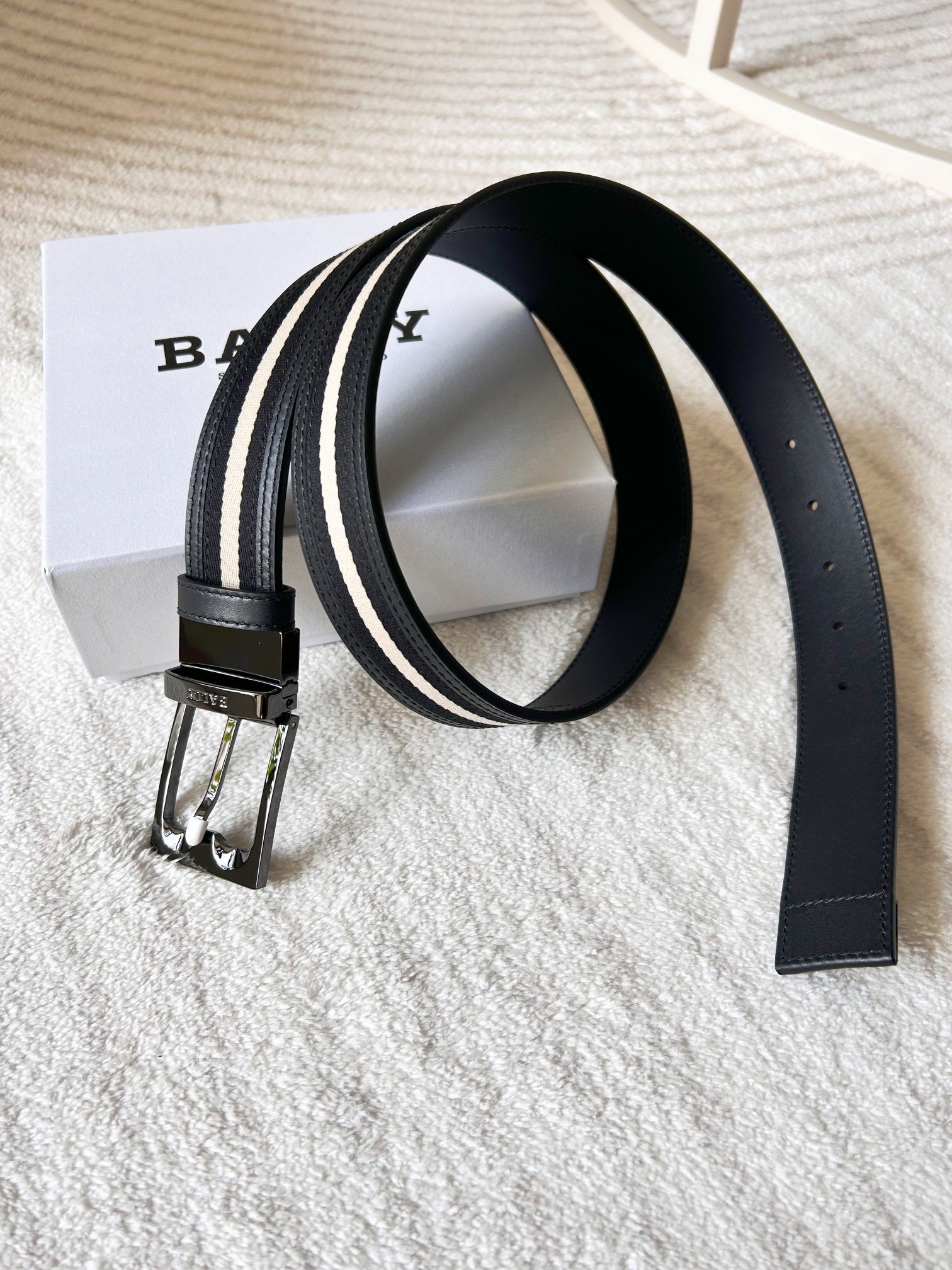 Bally Men’s Leather Belt: Modern Classic with Double Belts and B-Word Tie - 图片 4