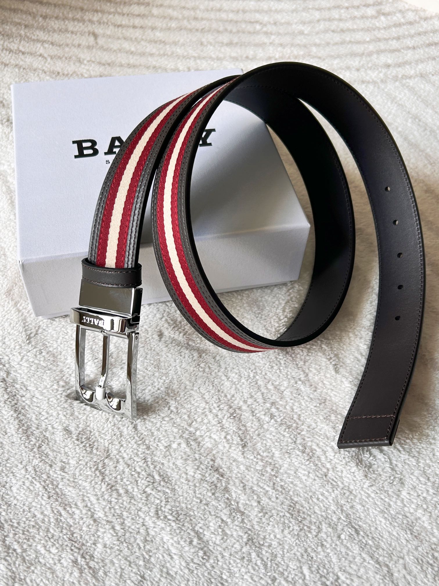 Bally Men’s Double Belt: Modern Style with Classic Black and White Stripes - 图片 4