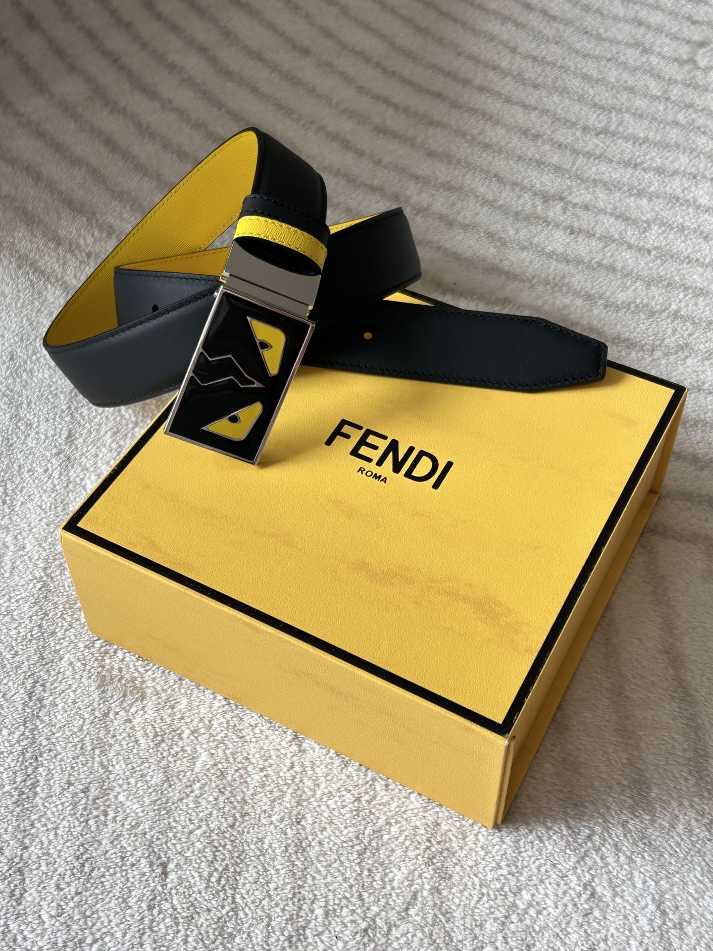 Fendi 𝕎𝕚𝕕𝕥𝕙：𝟯 𝟰𝗰𝗺 代购品质 免税包装 芬迪 FENDI 小怪兽 进口牛皮双面可用/搭配精品纯铜五金扣 对版开模 精工细节走线 做工 长度可自由裁剪