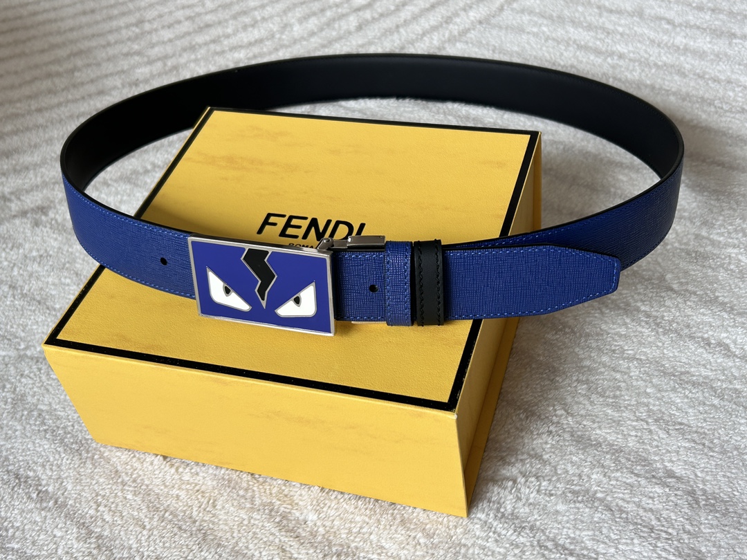 Fendi 𝕎𝕚𝕕𝕥𝕙：𝟯 𝟰𝗰𝗺 代购品质 免税包装 芬迪 FENDI 小怪兽 进口牛皮双面可用/搭配精品纯铜五金扣 对版开模 精工细节走线 做工