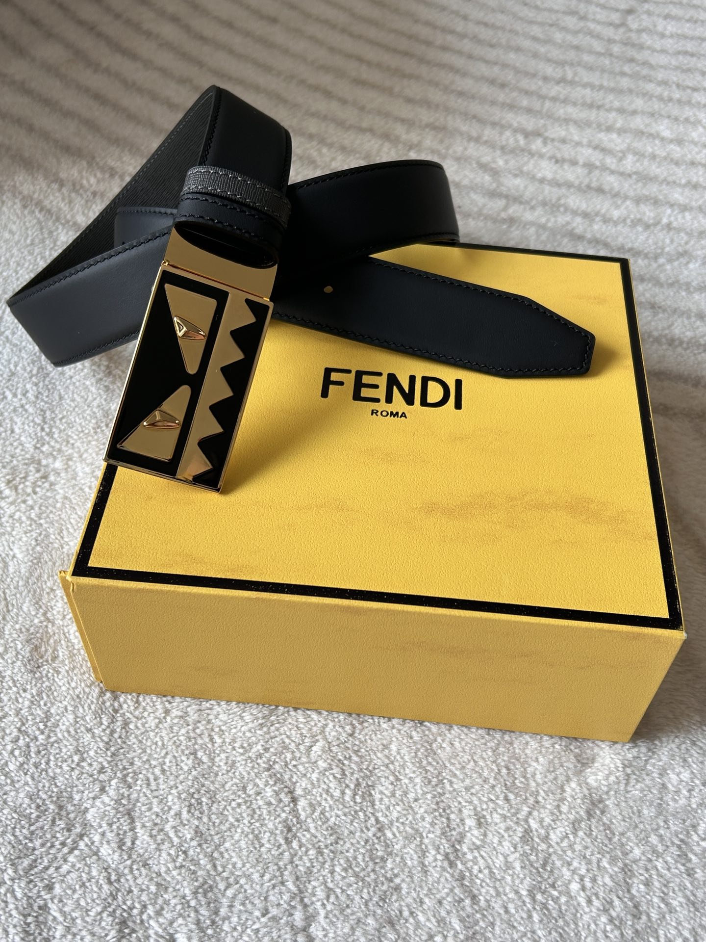 Fendi 𝕎𝕚𝕕𝕥𝕙：𝟯 𝟰𝗰𝗺 代购品质 免税包装 芬迪 FENDI 小怪兽 进口牛皮双面可用/搭配精品纯铜五金扣 对版开模 精工细节走线 做工 长度可自由裁剪
