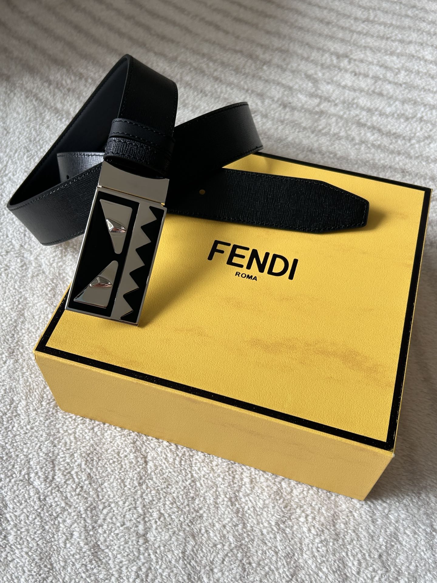 Fendi 𝕎𝕚𝕕𝕥𝕙：𝟯 𝟰𝗰𝗺 代购品质 免税包装 芬迪 FENDI 小怪兽 进口牛皮双面可用/搭配精品纯铜五金扣 对版开模 精工细节走线 做工 长度可自由裁剪