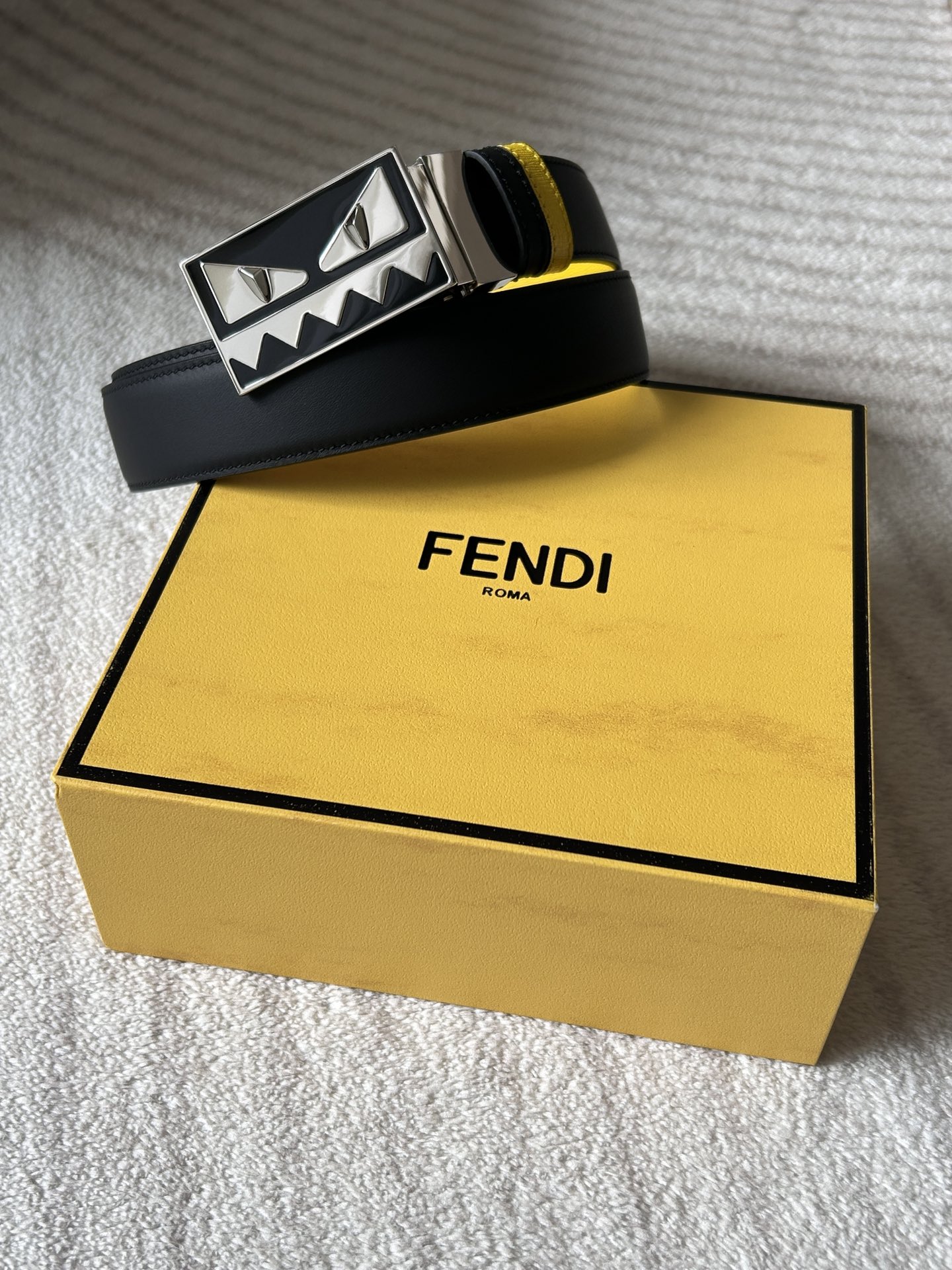 Fendi 𝕎𝕚𝕕𝕥𝕙：𝟯 𝟰𝗰𝗺 代购品质 免税包装 芬迪 FENDI 小怪兽 进口牛皮双面可用/搭配精品纯铜五金扣 对版开模 精工细节走线 做工 长度可自由裁剪