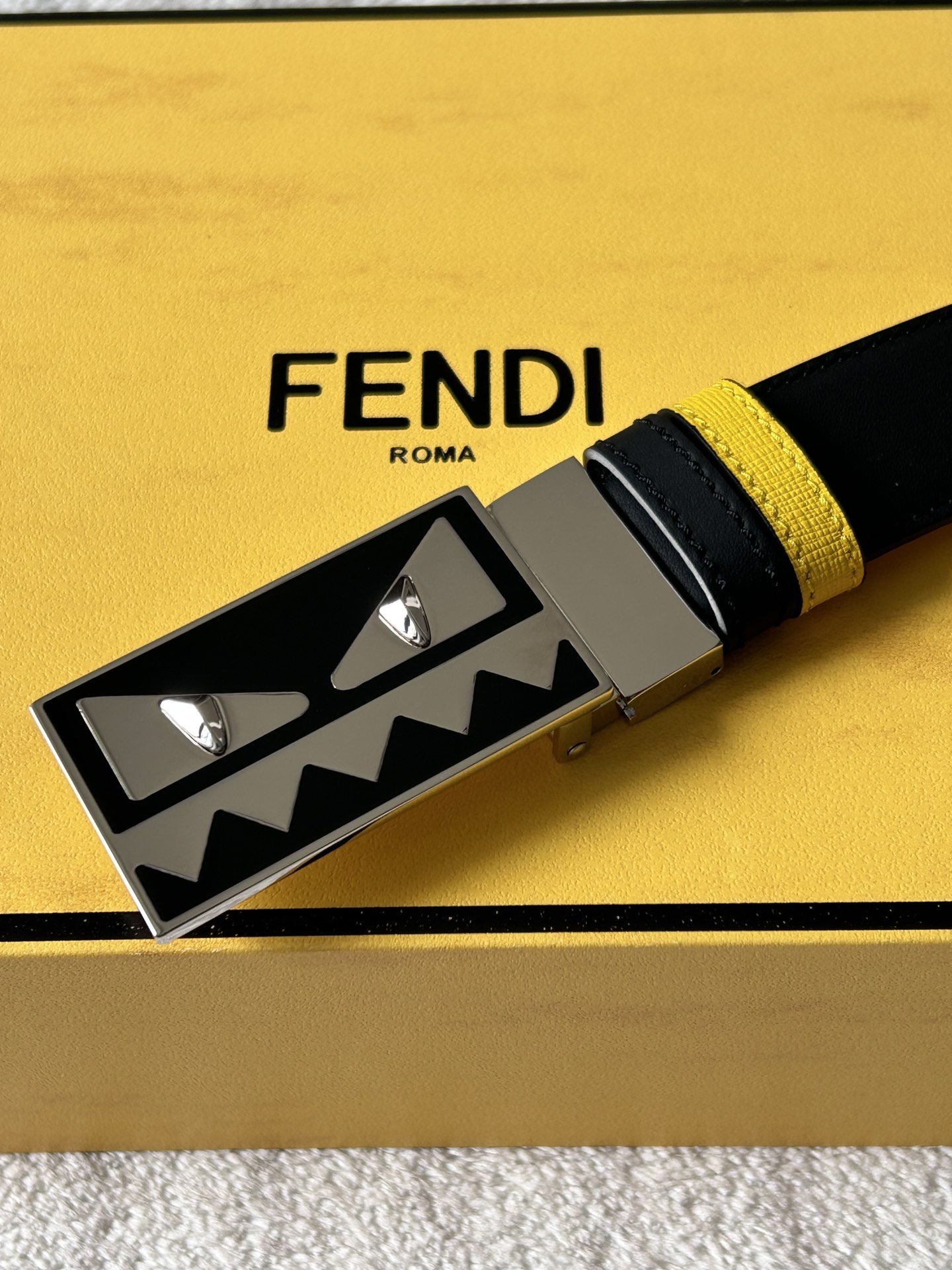 Fendi 𝕎𝕚𝕕𝕥𝕙：𝟯 𝟰𝗰𝗺 代购品质 免税包装 芬迪 FENDI 小怪兽 进口牛皮双面可用/搭配精品纯铜五金扣 对版开模 精工细节走线 做工 长度可自由裁剪