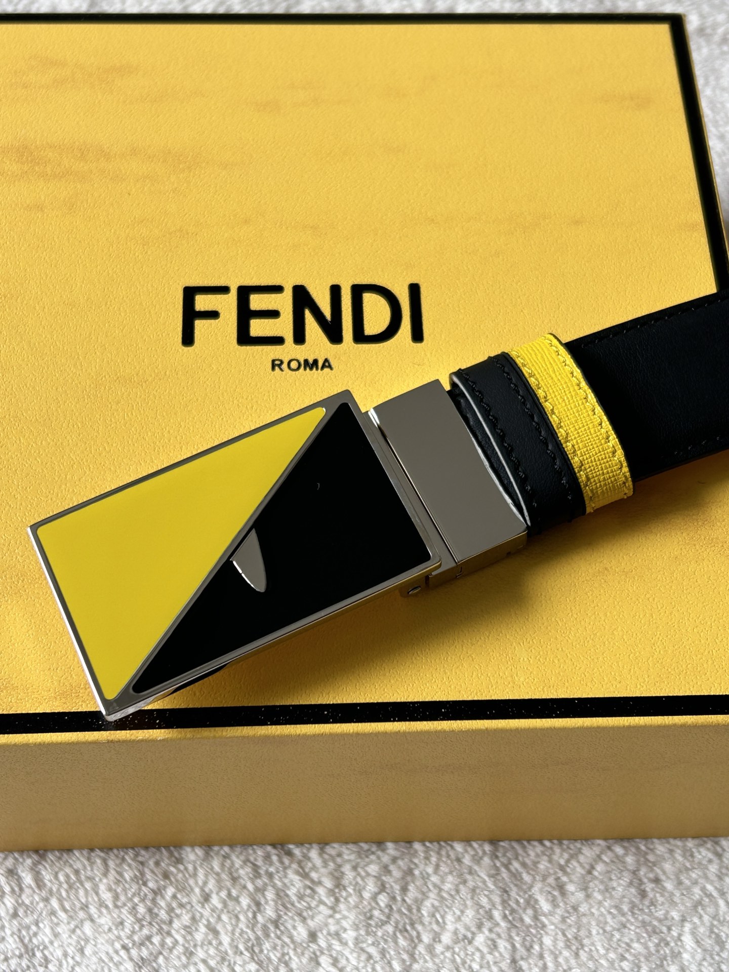Fendi 𝕎𝕚𝕕𝕥𝕙：𝟯 𝟰𝗰𝗺 代购品质 免税包装 芬迪 FENDI 小怪兽 进口牛皮双面可用/搭配精品纯铜五金扣 对版开模 精工细节走线 做工 长度可自由裁剪